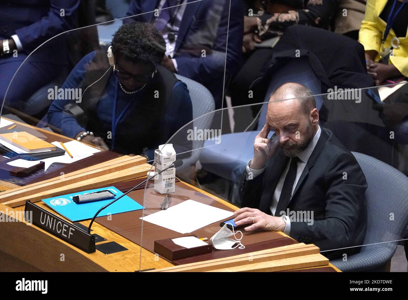 Manuel Fontaine, direttore dei programmi di emergenza presso l'UNICEF ascolta i membri del Consiglio di sicurezza delle Nazioni Unite discutere le misure per mantenere la sicurezza e la pace in Ucraina presso la sede delle Nazioni Unite, il 11 aprile 2022 a New York City USA. Mentre le prove delle atrocità umane continuano a affiorare nella guerra Ucraina, l’Assemblea Generale delle Nazioni Unite ha votato recentemente per “sospendere l’adesione della Federazione russa al Consiglio per i diritti umani”. (Foto di John Lamparski/NurPhoto) Foto Stock