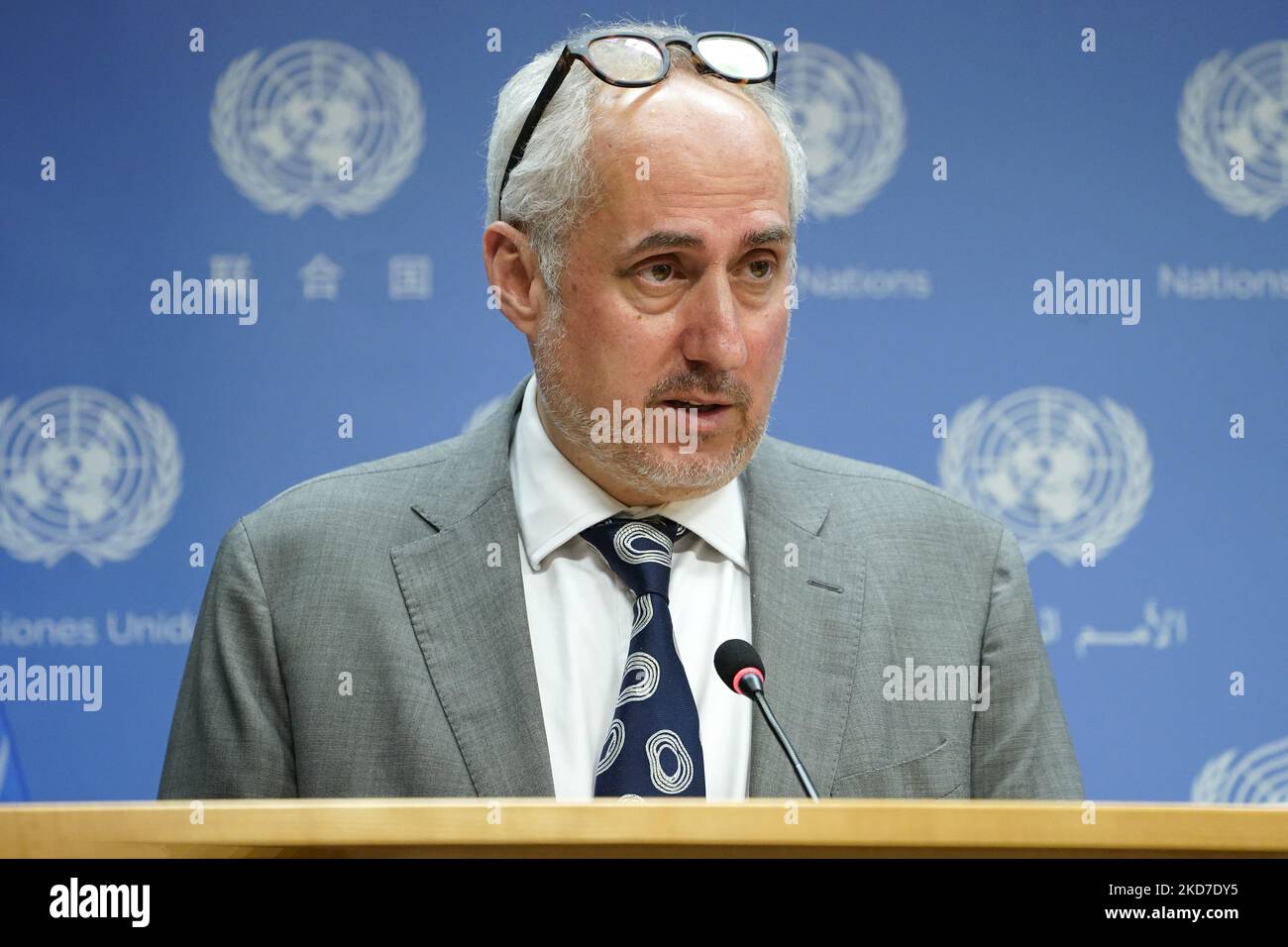 Stefan Dietrich parla prima di Manuel Fontaine, direttore dei programmi di emergenza presso l'UNICEF aggiornare i media sull'impatto della guerra sui bambini presso la sede delle Nazioni Unite, il 11,2022 aprile, a New York City, USA. Recentemente rientrato da diverse città ucraine, il direttore Fontaine ha discusso l'impatto del conflitto sui bambini, affermando che alla data degli oltre sette milioni di bambini prima della guerra, più di due milioni sono emigrati. (Foto di John Lamparski/NurPhoto) Foto Stock