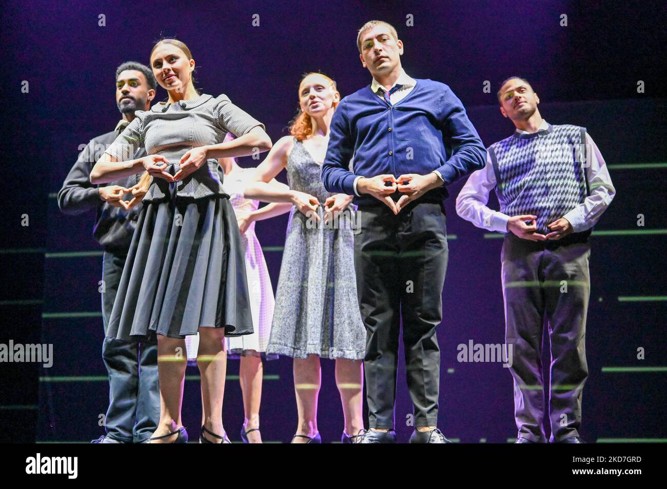 La troupe di danza Open di Daniel Ezralow durante il Theater Open - Daniel Ezralow il 12 aprile 2022 al Gran Teatro Geox di Padova (Photo by Alessio Marini/LiveMedia/NurPhoto) Foto Stock