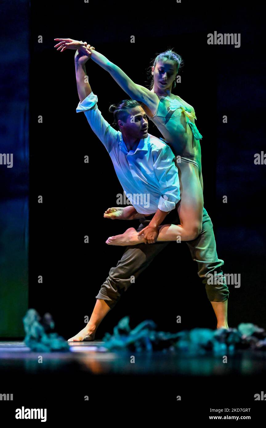La troupe di danza Open di Daniel Ezralow durante il Theater Open - Daniel Ezralow il 12 aprile 2022 al Gran Teatro Geox di Padova (Photo by Alessio Marini/LiveMedia/NurPhoto) Foto Stock
