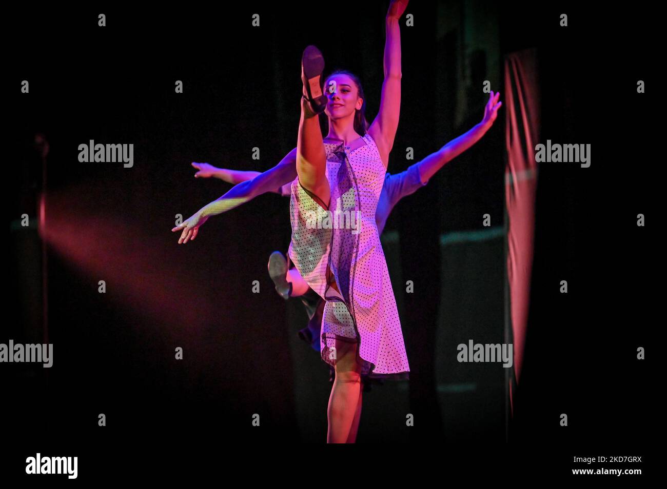 La troupe di danza Open di Daniel Ezralow durante il Theater Open - Daniel Ezralow il 12 aprile 2022 al Gran Teatro Geox di Padova (Photo by Alessio Marini/LiveMedia/NurPhoto) Foto Stock
