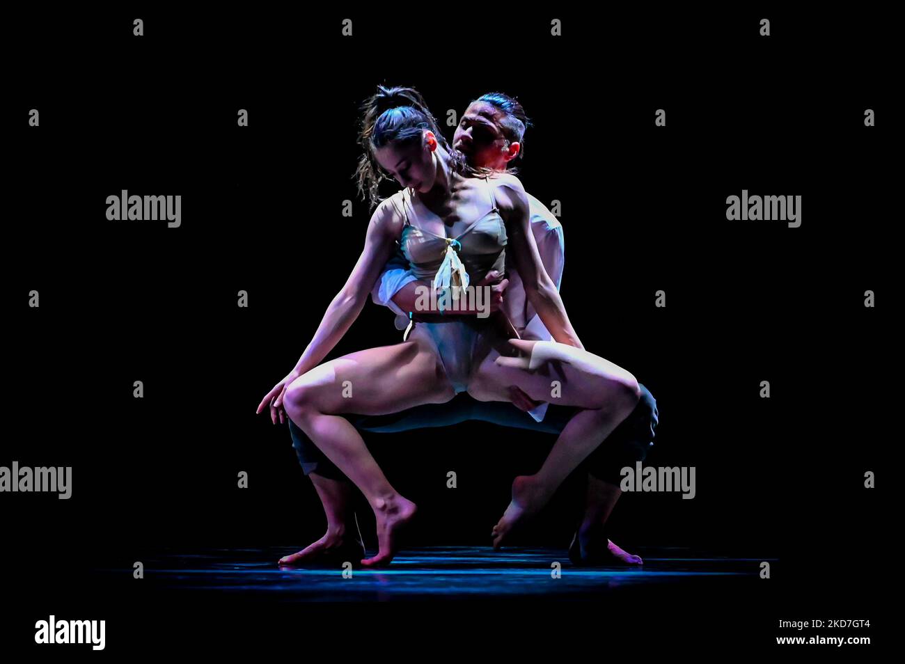 La troupe di danza Open di Daniel Ezralow durante il Theater Open - Daniel Ezralow il 12 aprile 2022 al Gran Teatro Geox di Padova (Photo by Alessio Marini/LiveMedia/NurPhoto) Foto Stock