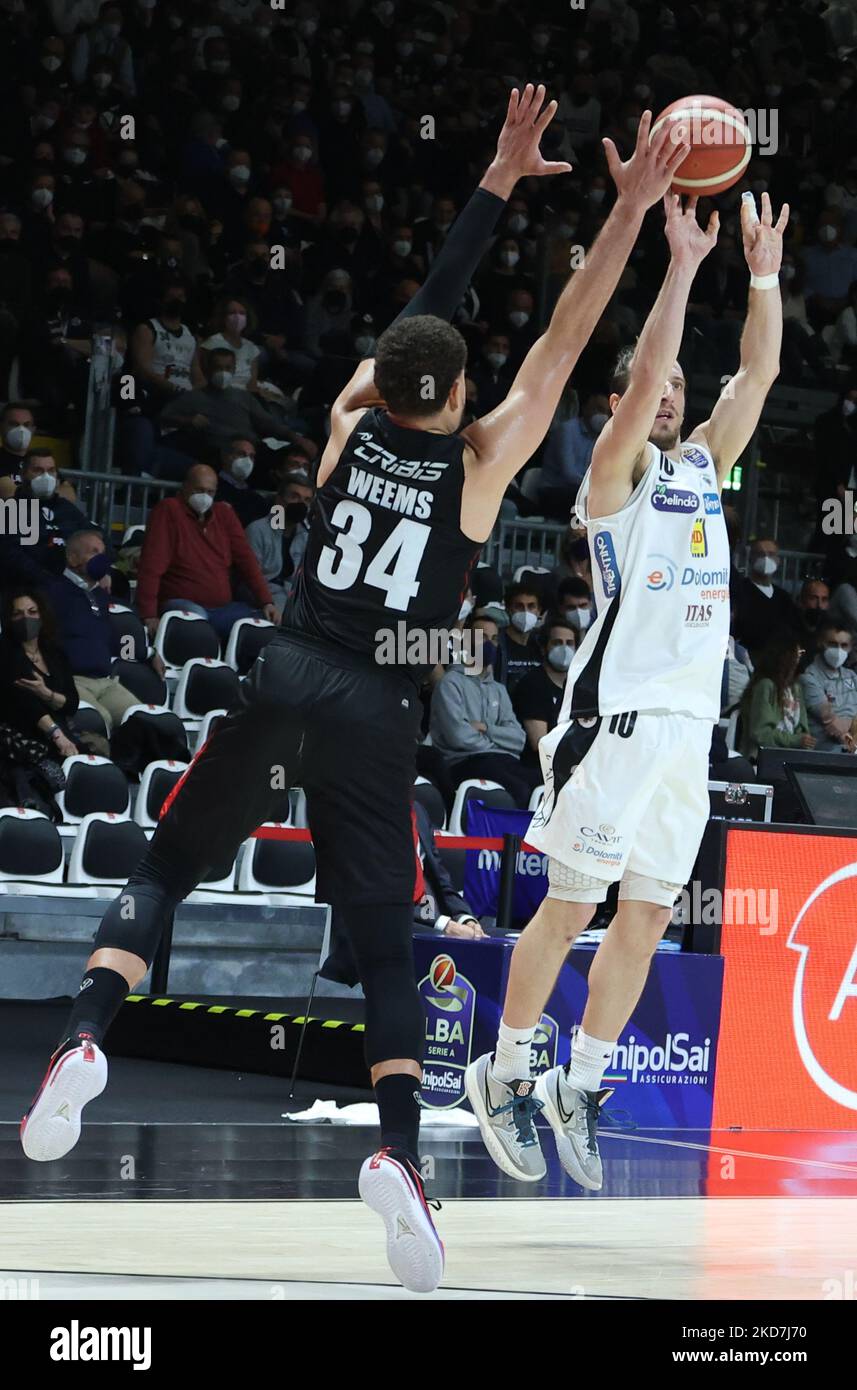 Kyle Weems (Segafredo Virtus Bologna) durante la serie A1 del campionato italiano di basket LBA, Segafredo Virtus Bologna Vs. Dolomiti energia Trento all'Arena Segafredo - Bologna, 13 aprile 2022 (Foto di Michele Nucci/LiveMedia/NurPhoto) Foto Stock