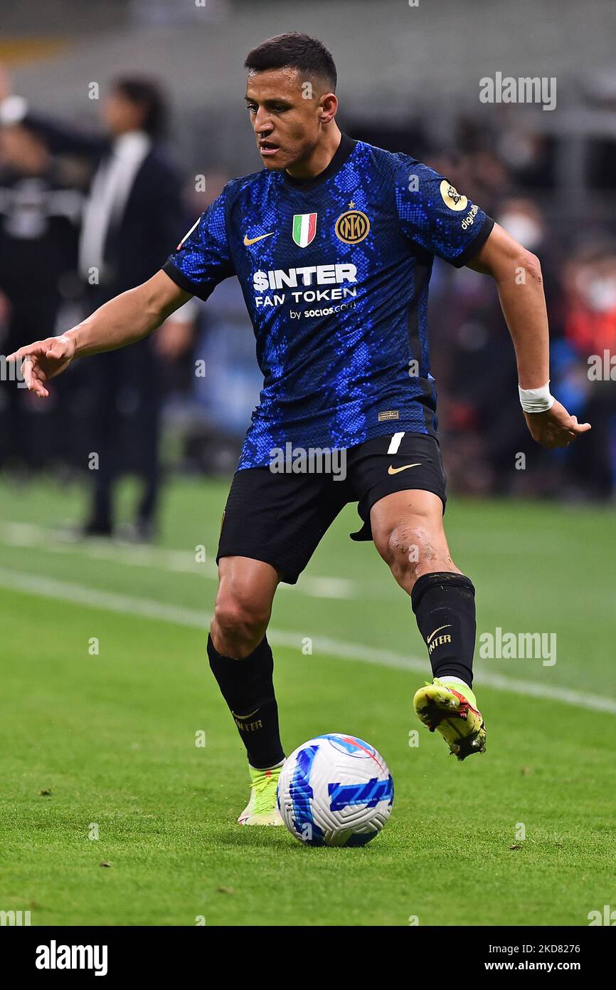 Alexis Sanchez di F.C. Internazionale durante la semifinale della Coppa Italia, la seconda tappa tra FC Internazionale e AC Milan allo Stadio Giuseppe Meazza il 19 aprile 2022 a Milano (Foto di Michele Maraviglia/NurPhoto) Foto Stock