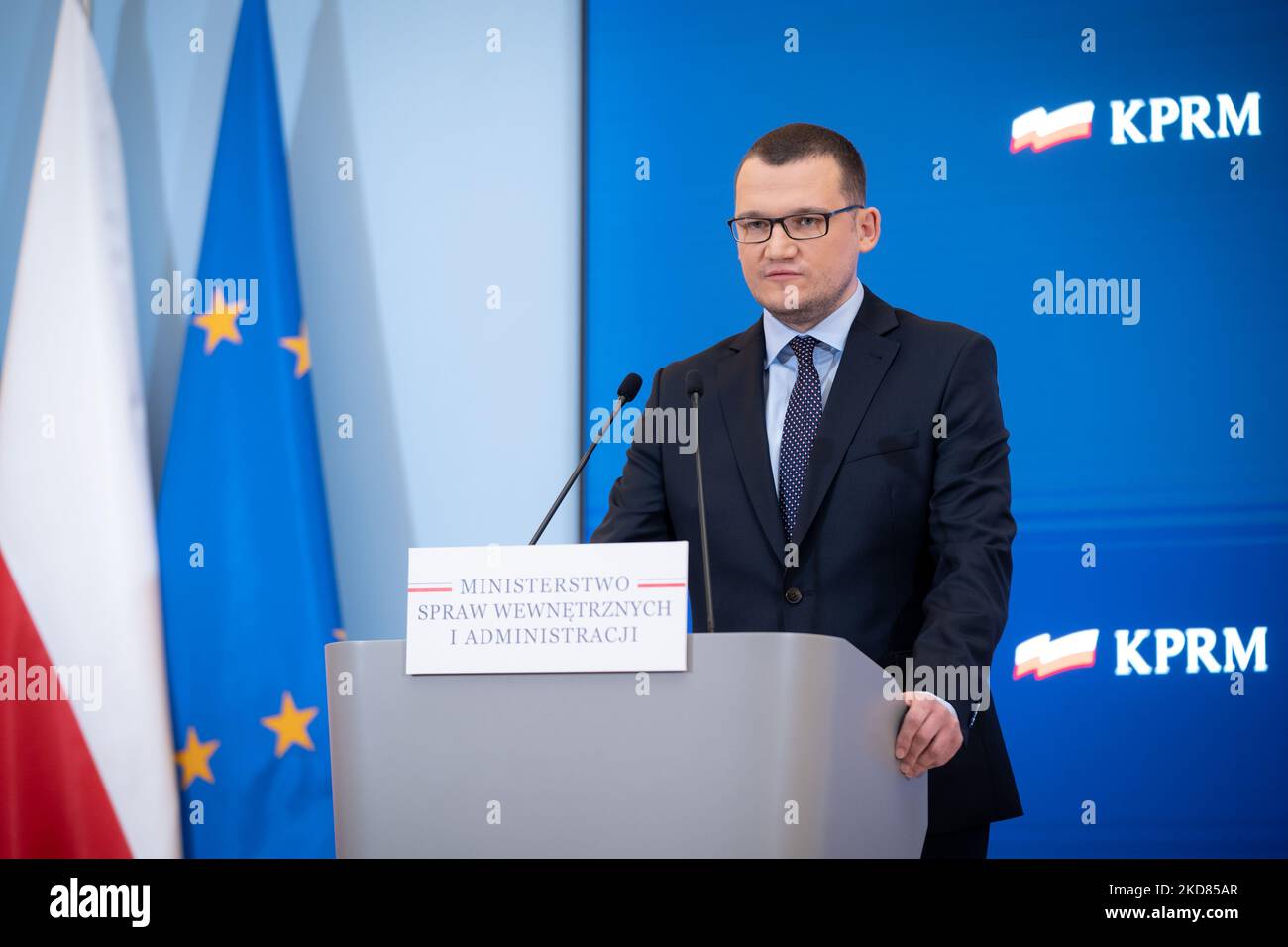 Conferenza stampa di Pawel Szefernaker, Segretario di Stato del Ministero dell'interno e dell'amministrazione e del governo polacco Plenipotenziario per i rifugiati di guerra dall'Ucraina, a Varsavia, Polonia il 21 aprile 2022 (Foto di Mateusz Wlodarczyk/NurPhoto) Foto Stock