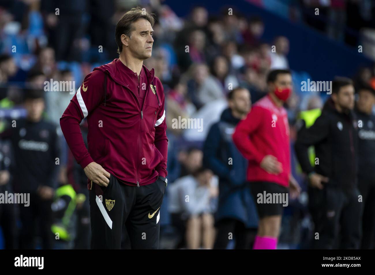 Julen Lopetegui, manager del Sevilla FC durante la partita della Liga tra Levante UD e Sevilla CF allo stadio Ciutat de Valencia il 21 aprile 2022. (Foto di Jose Miguel Fernandez/NurPhoto) Foto Stock