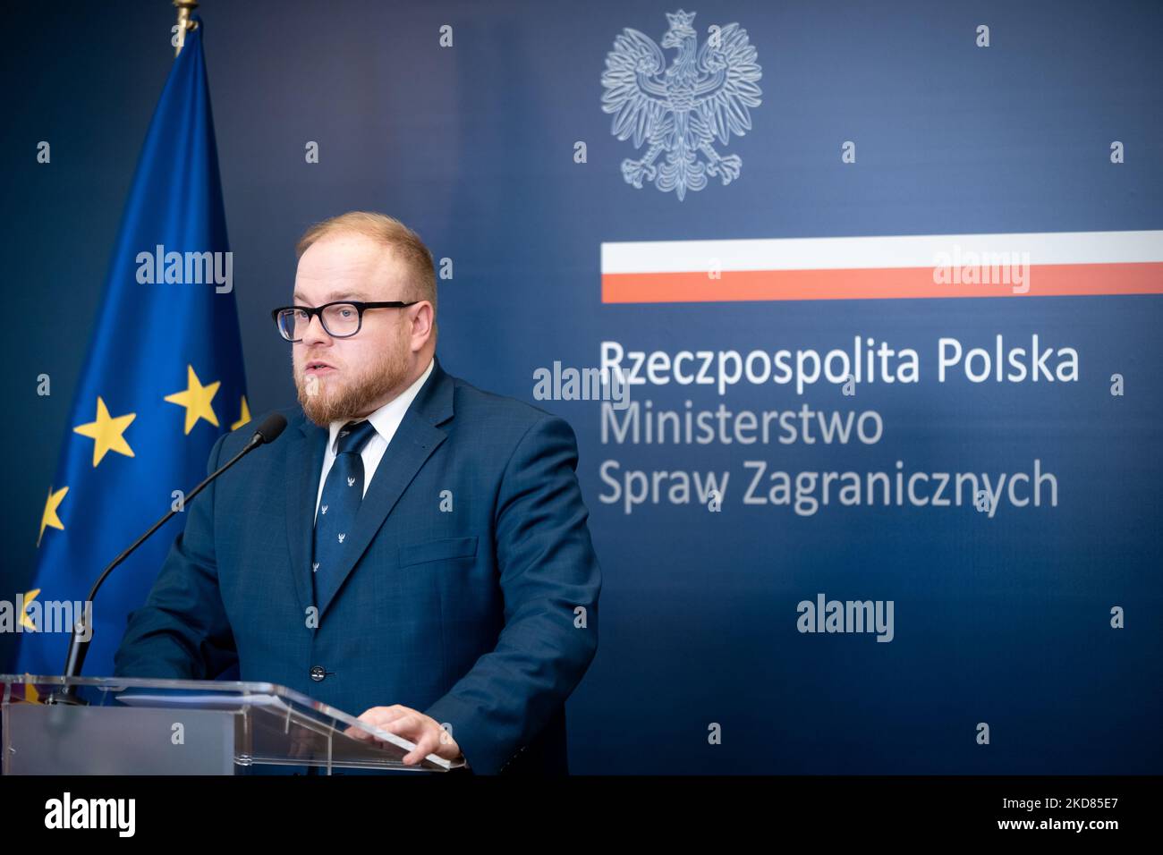 Conferenza stampa di Lukasz Jasina, portavoce del Ministero degli Affari Esteri, a Varsavia, Polonia, il 21 aprile 2022 (Foto di Mateusz Wlodarczyk/NurPhoto) Foto Stock