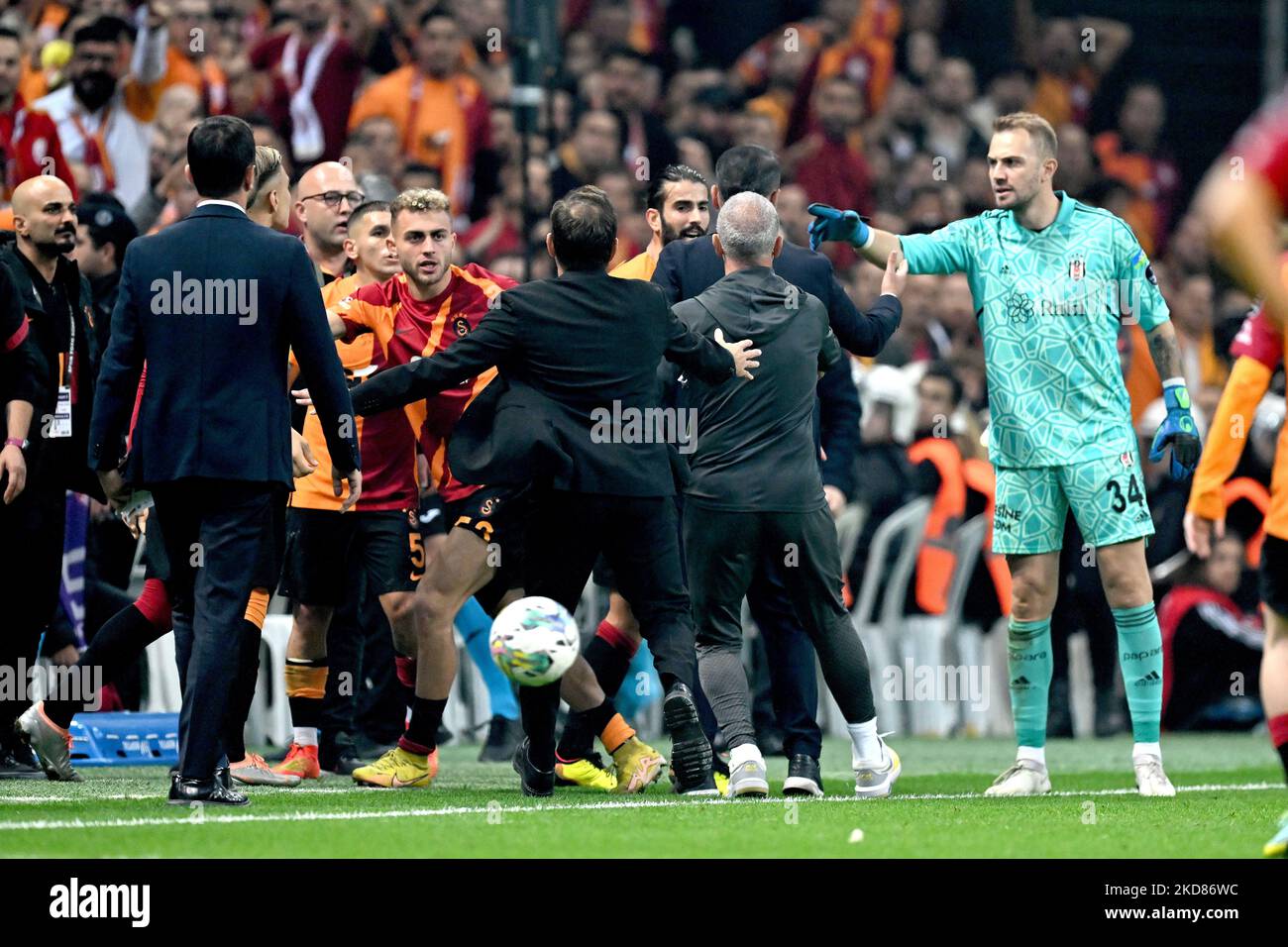 ISTANBUL - il portiere di Besiktas JK Mert Gunok durante la partita turca Super Lig tra Galatasaray AS e Besiktas AS allo stadio Ali Sami Yen Spor Kompleksi il 5 novembre 2022 a Istanbul, Turchia. ANP | altezza olandese | GERRIT DA COLONIA Foto Stock