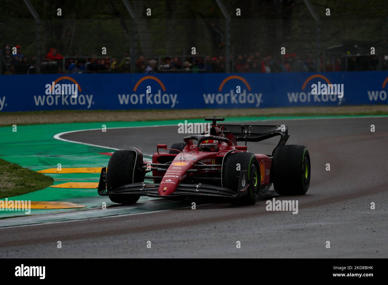 Charles Leclerc (MON) Ferrari F1-75 durante il Campionato di Formula 1 Formula 1 Rolex Emilia Romagna Grand Prix 2022, 4rd° round del Campionato del mondo FIA Formula uno 2022 il 24 aprile 2022 sul circuito Enzo e Dino Ferrari di Imola (Foto di Alessio De Marco/LiveMedia/NurPhoto) Foto Stock