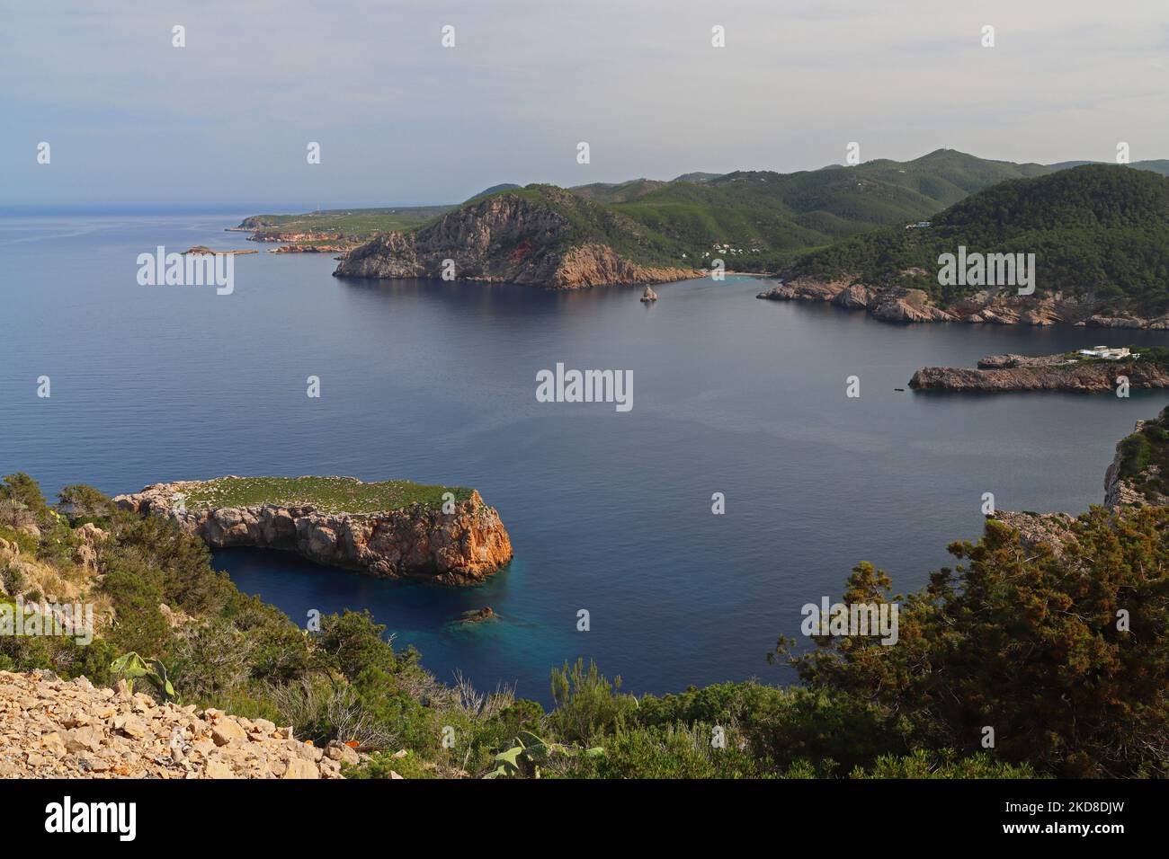 Vista sulla baia di San Miguel, Ibiza, Isole Baleari, Spagna. Foto Stock