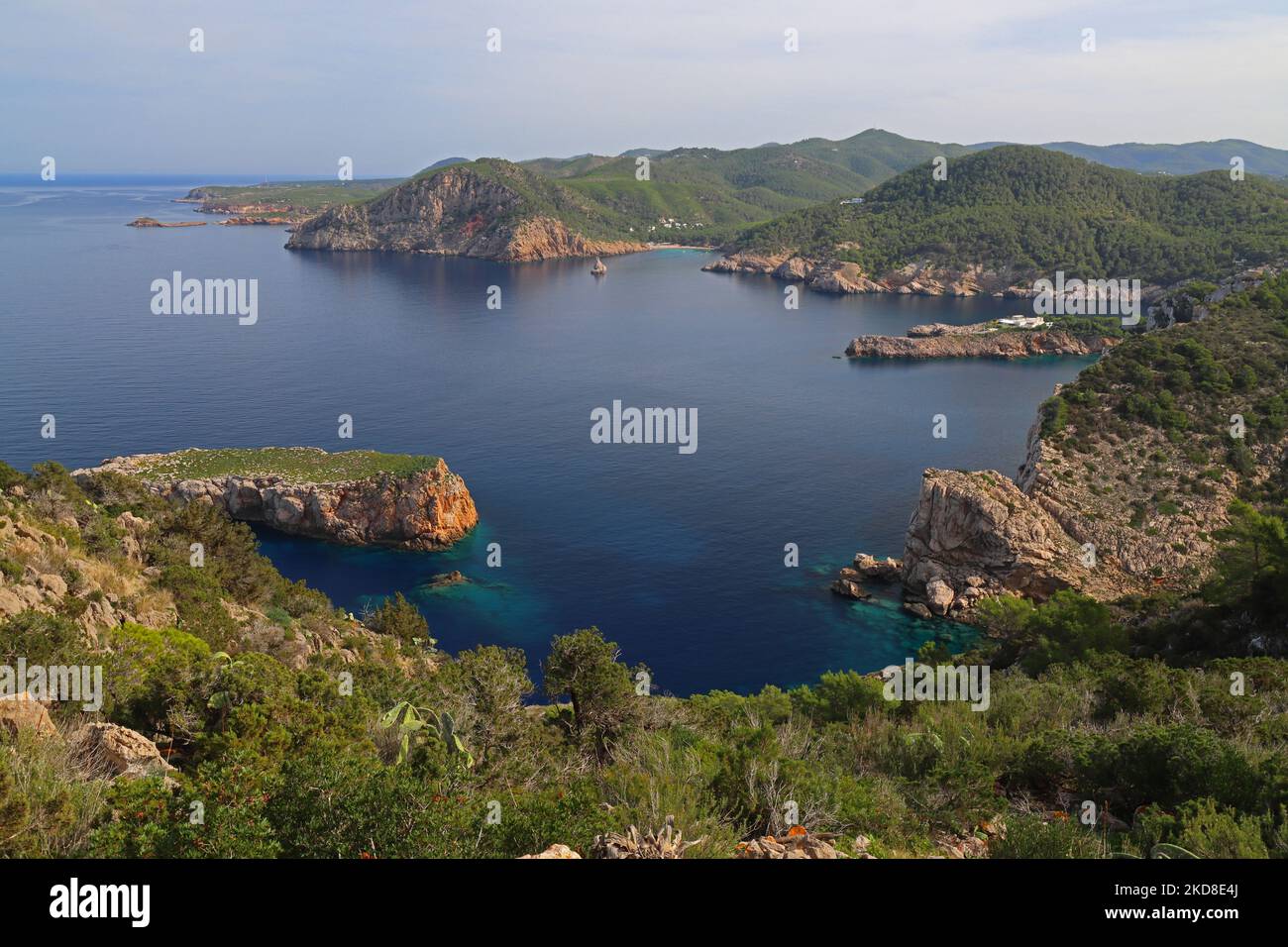 Vista sulla baia di San Miguel, Ibiza, Isole Baleari, Spagna. Foto Stock