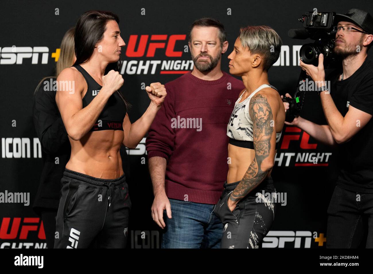 LAS VEGAS, NV - 4 NOVEMBRE: Marina Rodriguez vs Amanda Lemos Face-off dopo le pesate ufficiali all'UFC Apex per la UFC Fight Night - Vegas 64 - Rodriguez vs Lemos - Weigh-ins il 4 novembre 2022 a Las Vegas, NV, Stati Uniti. (Foto di Louis Grasse/PxImages) Foto Stock