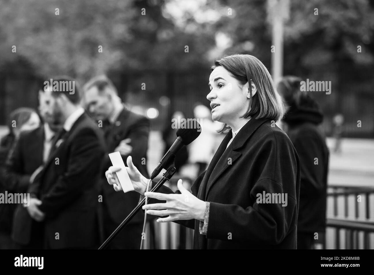 Il leader dell'opposizione bielorusso Sviatlana Tsikhanouskaya parla durante un raduno contro la guerra della Russia in Ucraina. La comunità bielorussa nella zona metropolitana di Washington DC si è unita alla protesta quotidiana degli attivisti ucraini statunitensi contro la Casa Bianca per dimostrare il loro sostegno. Entrambi i paesi attualmente soffrono per mano del presidente russo Vladimir Putin: L’Ucraina è sotto attacco, e la Bielorussia è guidata dal burattinaio Putin Alexander Lukashenko. (Foto di Allison Bailey/NurPhoto) Foto Stock