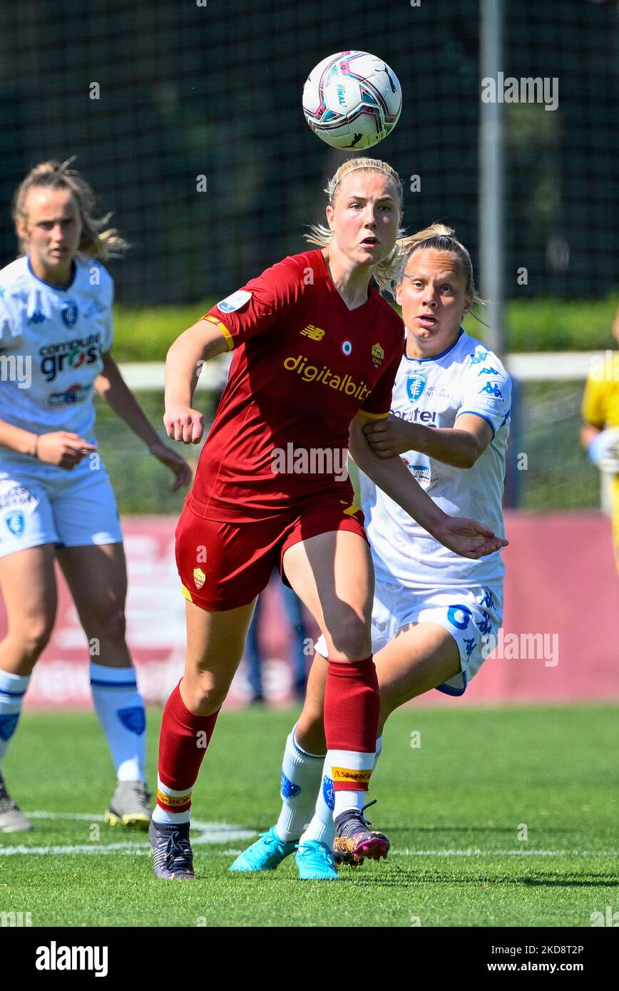 Sophie Roman Haug (COME Roma Women) durante la partita della Coppa d'Italia femminile 2021/22 tra AS Roma vs Empoli Ladies allo stadio tre Fontane il 30 aprile 2022. (Foto di Fabrizio Corradetti/LiveMedia/NurPhoto) Foto Stock