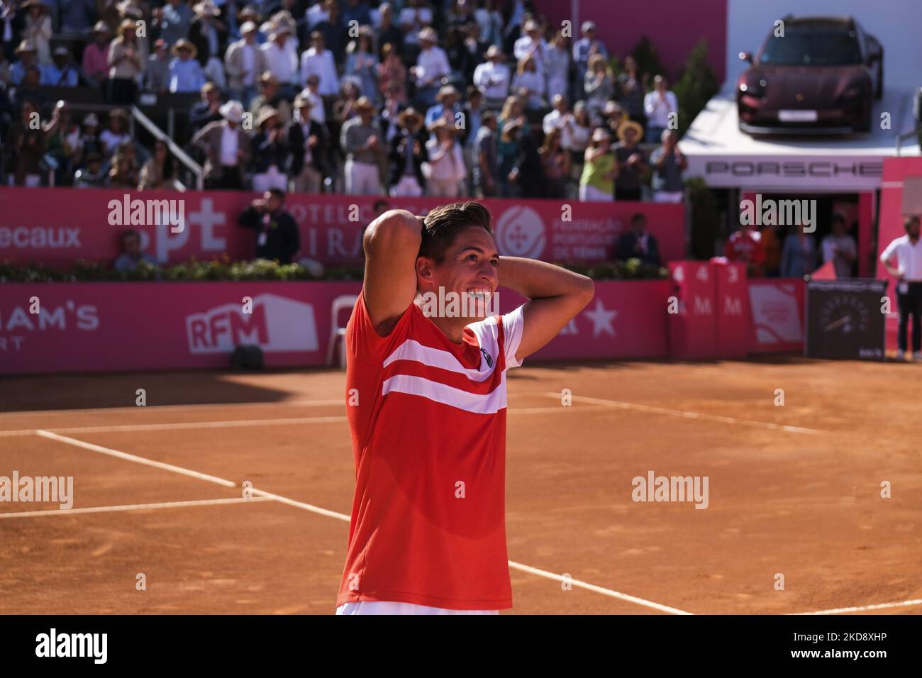 Sebastian Baez di Argentina sconfigge Frances Tiafoe degli Stati Uniti nella finale del Millennium Estoril Open ATP 250 torneo di tennis all'Estoril Tennis Club di Estoril, Portogallo, il 1 maggio 2022. (Foto di Nuno Cruz/NurPhoto) Foto Stock