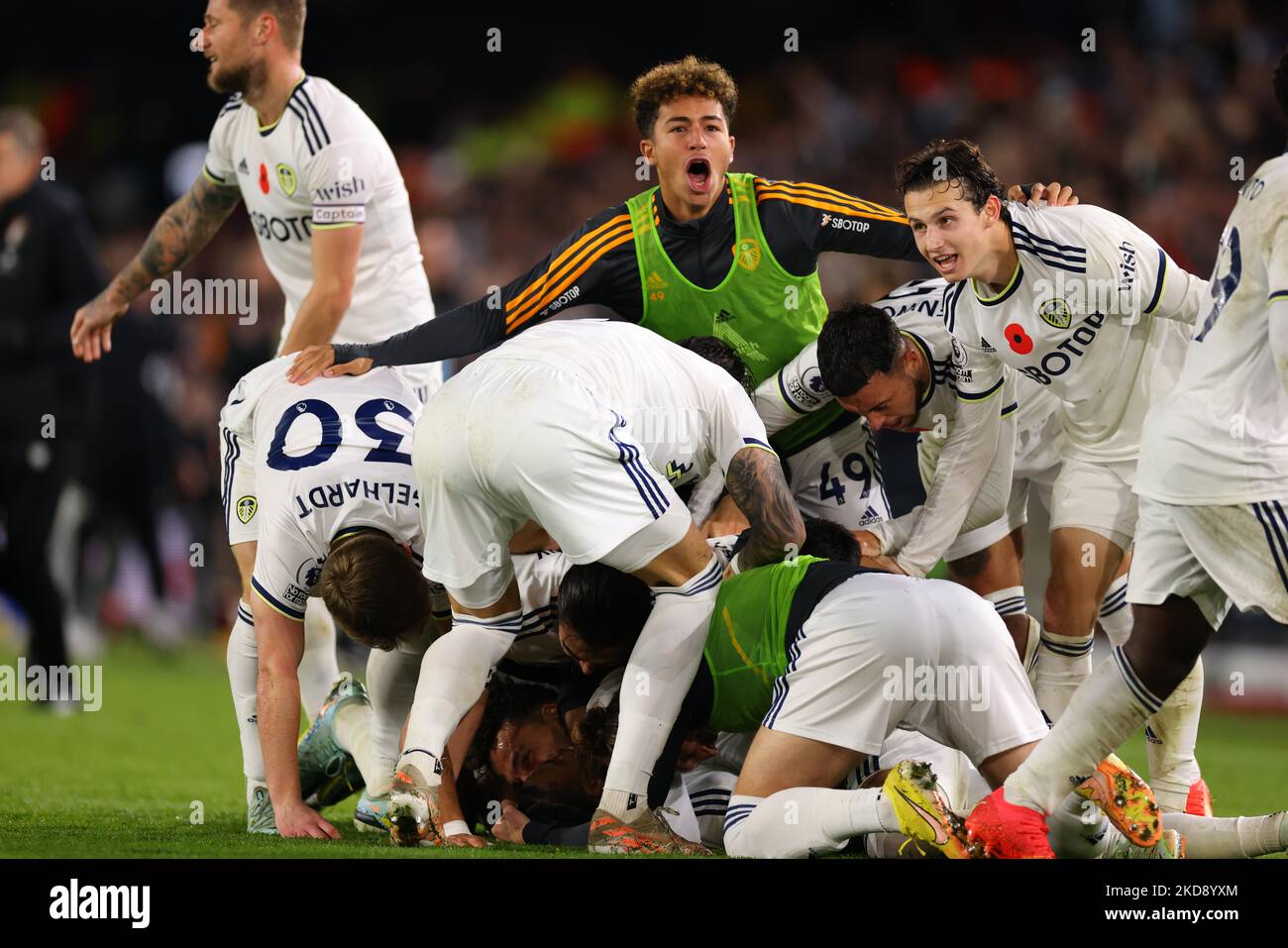 Elland Road, Leeds, Yorkshire, Regno Unito. 5th Nov 2022. Premier League football, Leeds vs Bournemouth: The Leeds United Players MOB Crysencio Summerville dopo aver totalizza 4-3 punti nel 84th minuti Credit: Action Plus Sports/Alamy Live News Foto Stock