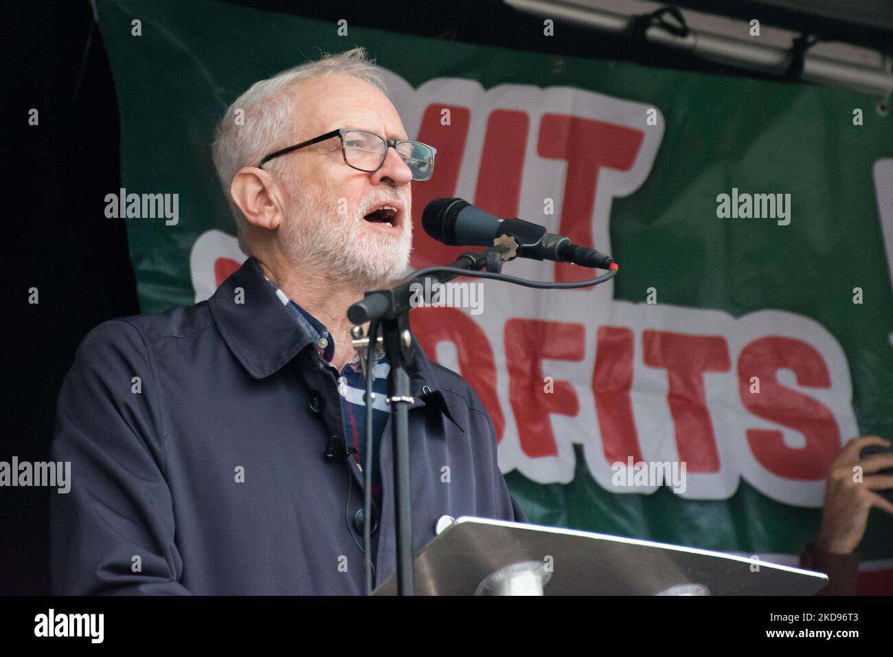 Trafalgar Square, Londra, Regno Unito. 5th novembre 2022. L'oratore Jeremy Corbyn si raduna a Trafalgar Square da ogni parte della vita, l'Unione e la classe operaia e i sostenitori si uniscono alla dimostrazione nazionale chiedono ora un'elezione generale a Londra, Regno Unito. Foto Stock