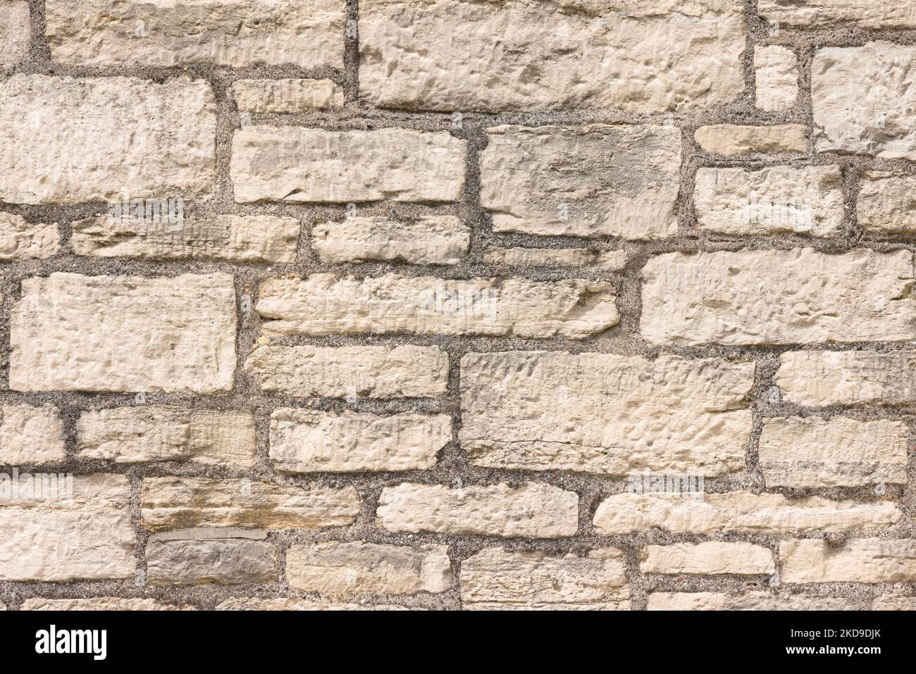 Vecchio muro di pietra, Regno Unito. Struttura completa o struttura di antiche mura in blocchi di arenaria Foto Stock