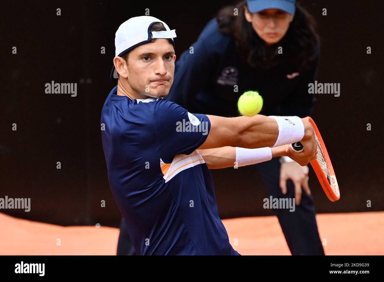 Francesco Passaro (ITA) durante il primo round contro Cristian Grain (chi) del torneo ATP Master 1000 internazionali BNL D'Italia al Foro Italico il 8 maggio 2022 (Photo by Fabrizio Corradetti/LiveMedia/NurPhoto) Foto Stock