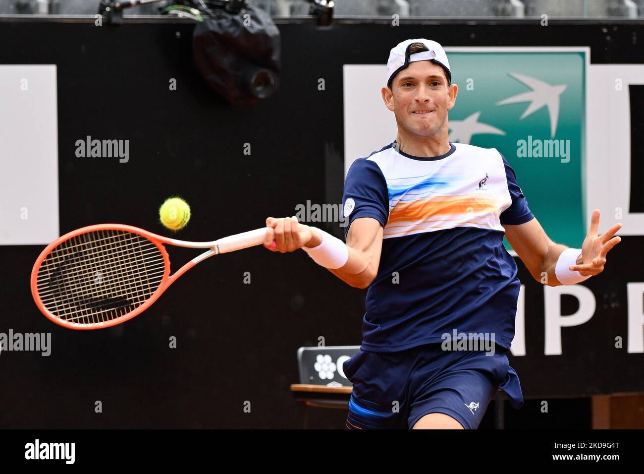 Francesco Passaro (ITA) durante il primo round contro Cristian Grain (chi) del torneo ATP Master 1000 internazionali BNL D'Italia al Foro Italico il 8 maggio 2022 (Photo by Fabrizio Corradetti/LiveMedia/NurPhoto) Foto Stock