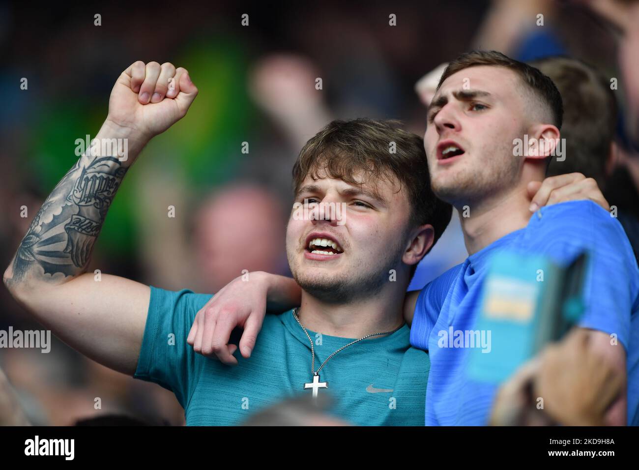 I sostenitori di Everton celebrano la vittoria durante la partita della Premier League tra Leicester City ed Everton al King Power Stadium di Leicester domenica 8th maggio 2022. (Foto di Jon Hobley/MI News/NurPhoto) Foto Stock