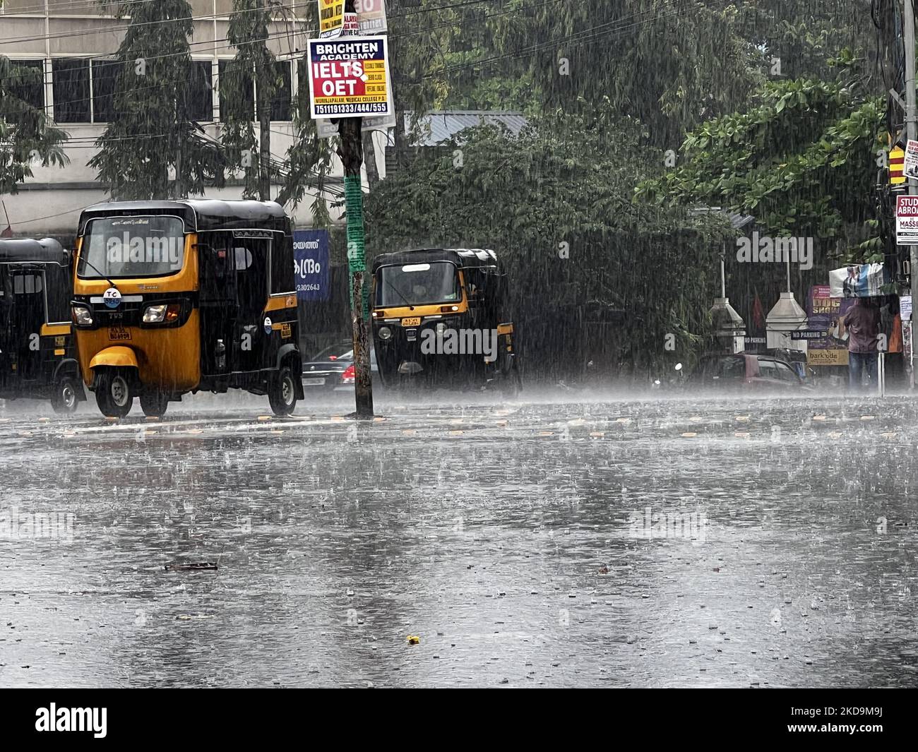 I temporali hanno colpito la città di Thiruvananthapuram (Trivandrum), Kerala, India, il 10 maggio 2022. (Foto di Creative Touch Imaging Ltd./NurPhoto) Foto Stock