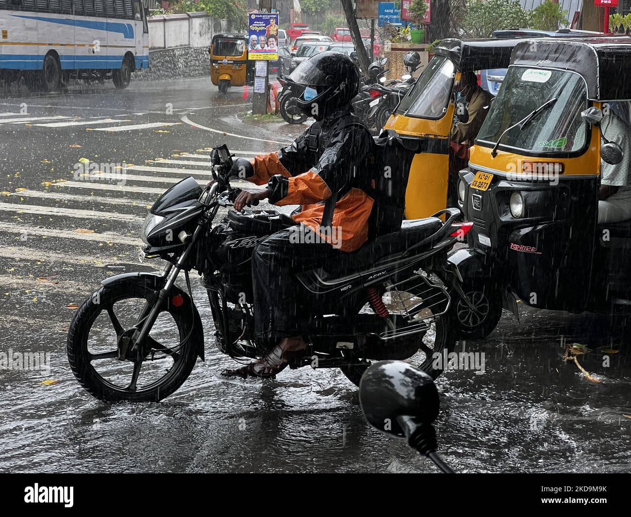I temporali hanno colpito la città di Thiruvananthapuram (Trivandrum), Kerala, India, il 10 maggio 2022. (Foto di Creative Touch Imaging Ltd./NurPhoto) Foto Stock