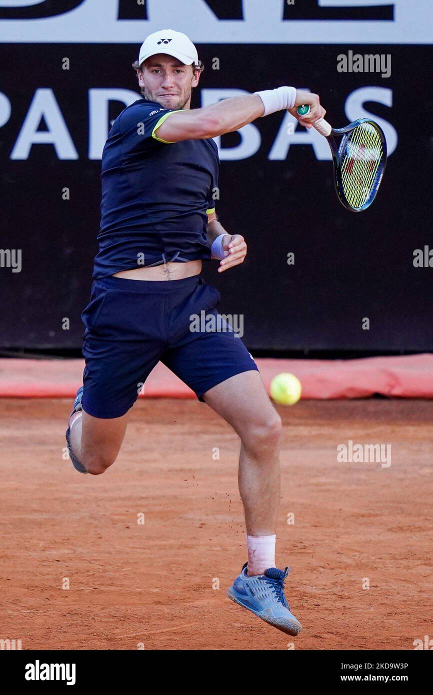 Casper Ruud in azione durante la partita internazionale BNL D'Italia 2022 tra Denis Shapalov e Casper Ruud - Day Six il 13 maggio 2022 al Foro Italico di Roma. (Foto di Giuseppe Maffia/NurPhoto) Foto Stock