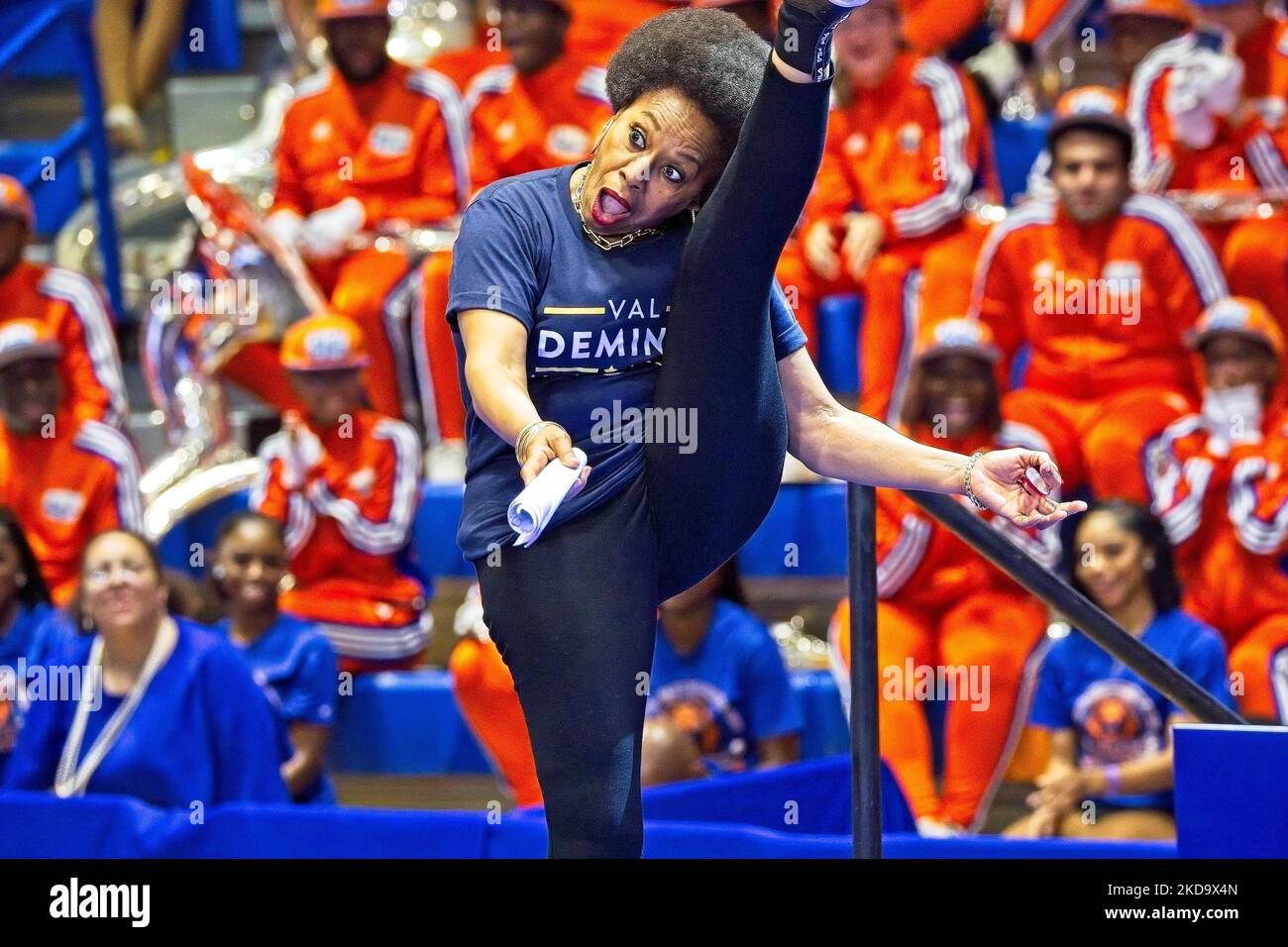 L'attrice Jenifer Lewis fa una spaccatura sul palco alla Florida Memorial University, Centro benessere a Miami Gardens, Florida, Stati Uniti Foto Stock