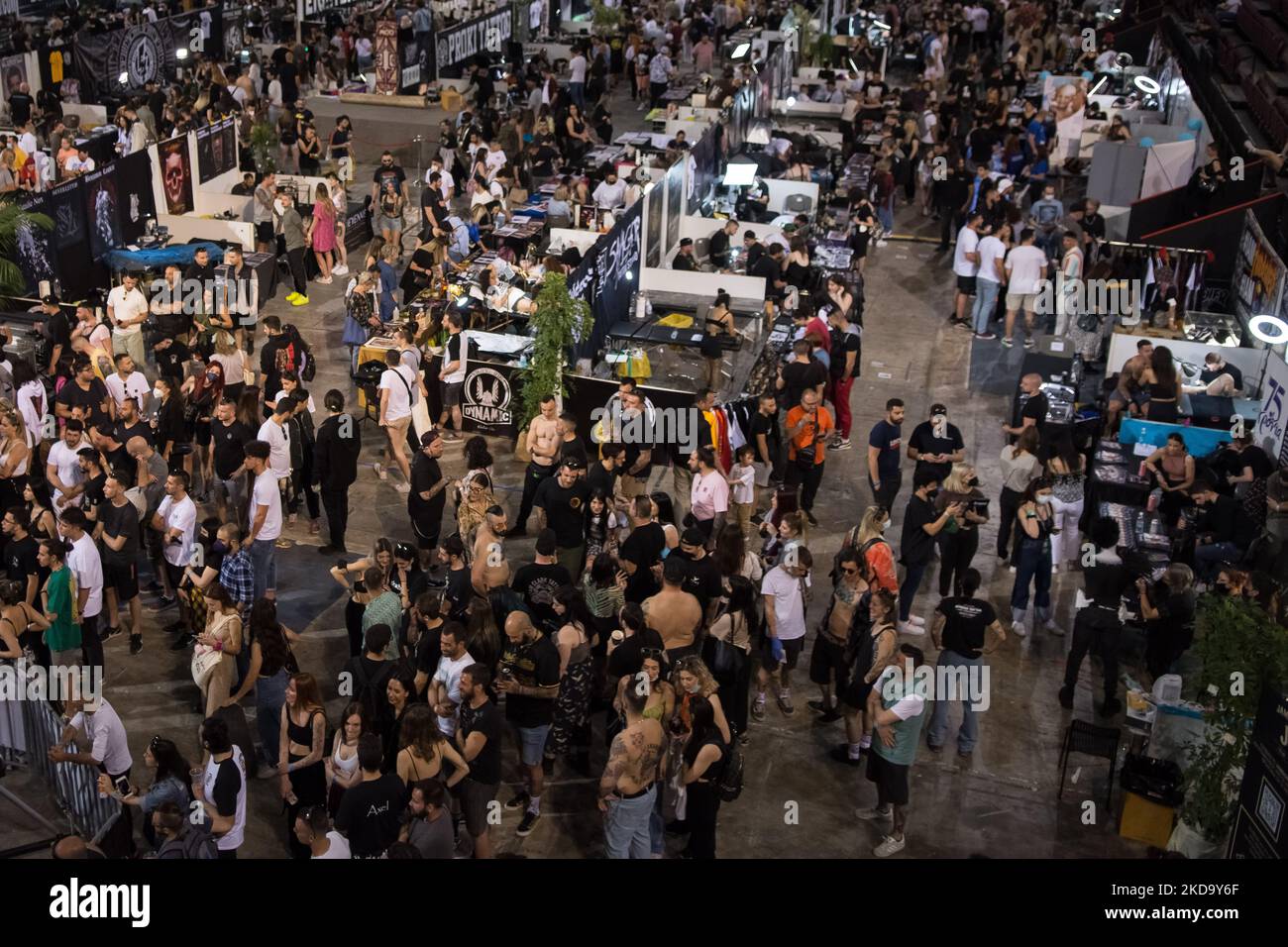 Migliaia di artisti del tatuaggio hanno partecipato in tutto il mondo alla 14th Athens Tattoo Convention, un festival di 3 giorni presso la palestra interna di Tae Kwon Do a Paleo Faliro, nel Pireo, in Grecia, il 14 maggio 2022. (Foto di Nikolas Kokovlis/NurPhoto) Foto Stock