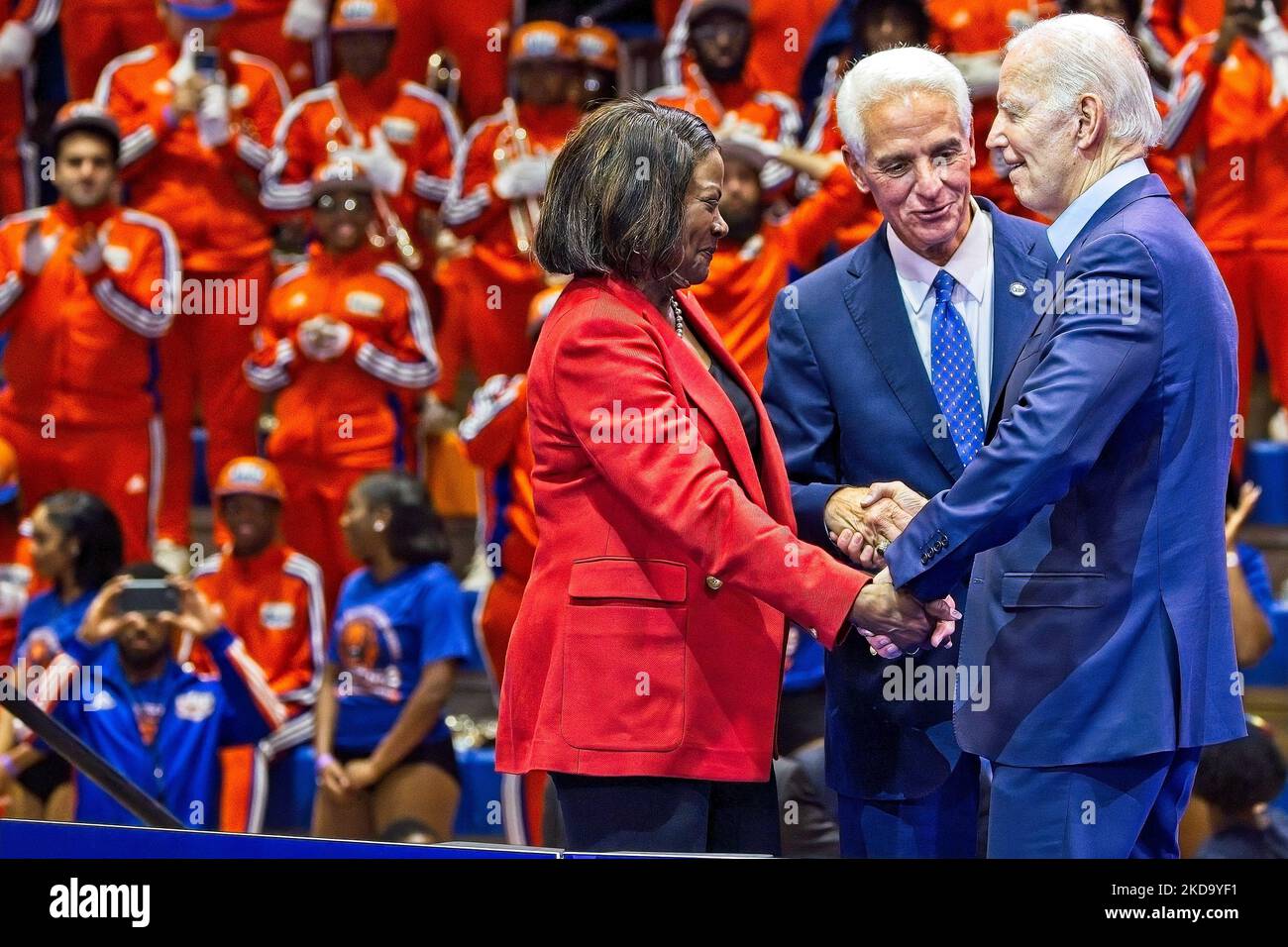 Attrice Jenifer Lewis e politico americano Joe Biden sul palco della Florida Memorial University Foto Stock