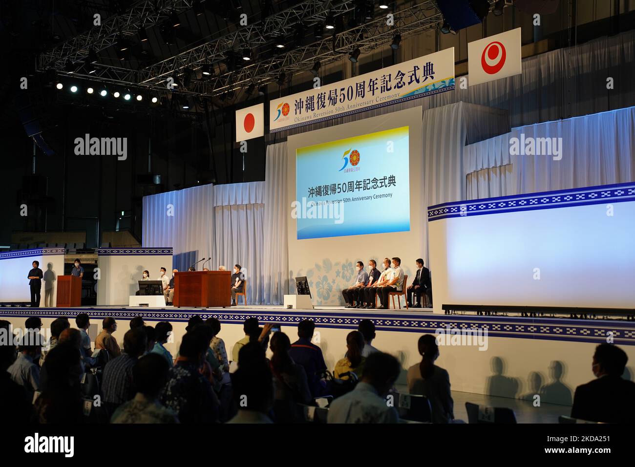 La cerimonia del 50th° anniversario di Okinawa si tiene per celebrare il ritorno di Okinawa alla governance giapponese nel 1972 dal controllo degli Stati Uniti del dopoguerra, a Ginowan il 15 maggio 2022 a Okinawa, Giappone. (Foto di Jinhee Lee/NurPhoto) Foto Stock