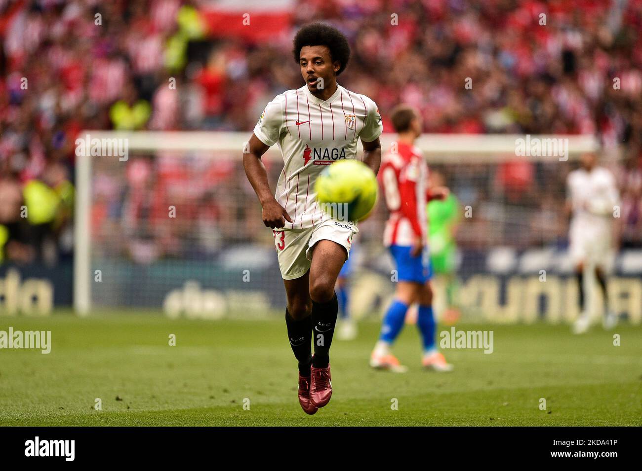 Jules Kounde durante la Liga partita tra Atletico de Madrid e Sevilla FC a Wanda Metropolitano il 15 maggio 2022 a Madrid, Spagna. (Foto di Rubén de la Fuente Pérez/NurPhoto) Foto Stock