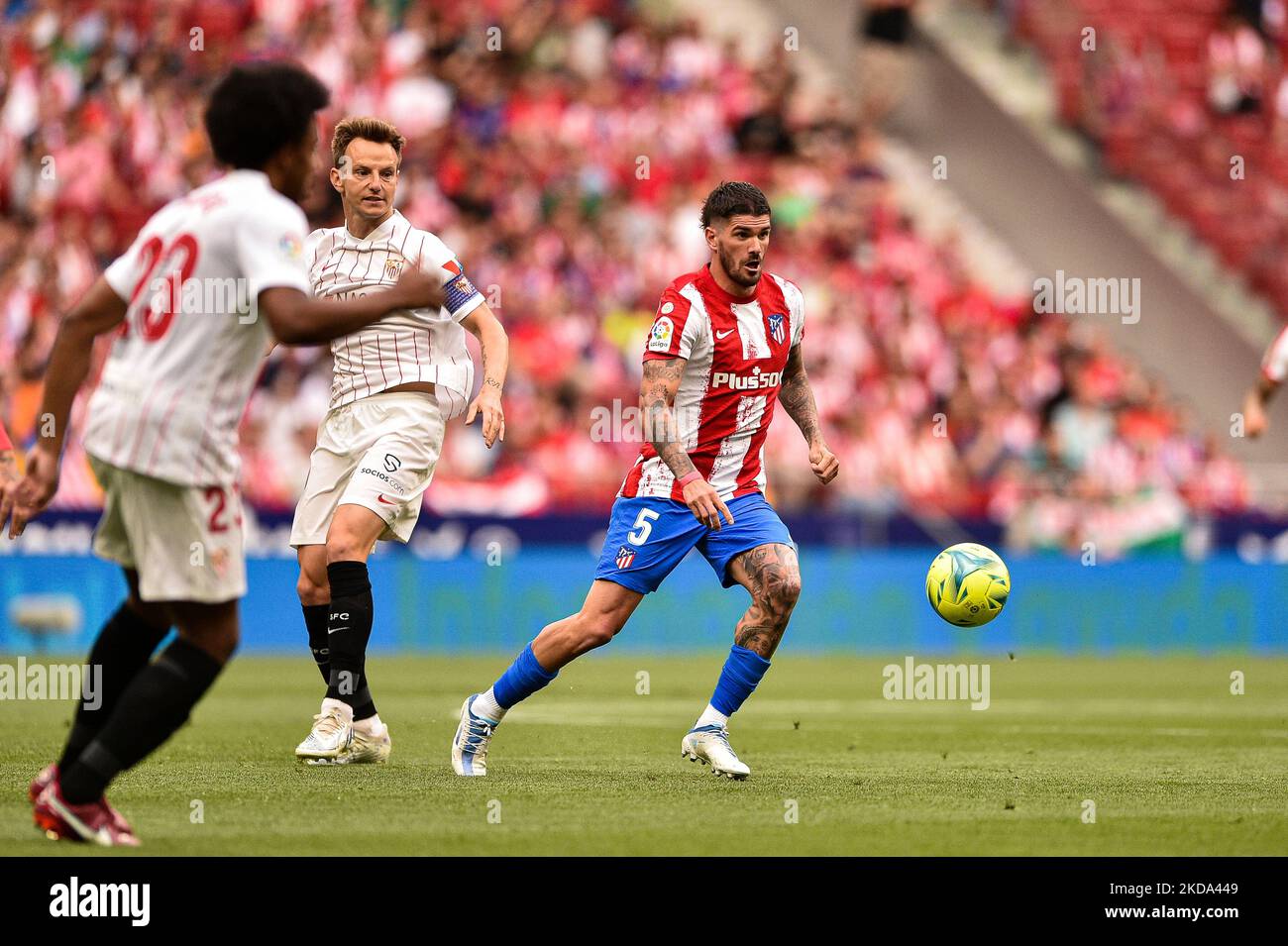 Rodrigo de Paul durante la partita della Liga tra Atletico de Madrid e Sevilla FC a Wanda Metropolitano il 15 maggio 2022 a Madrid, Spagna. (Foto di Rubén de la Fuente Pérez/NurPhoto) Foto Stock