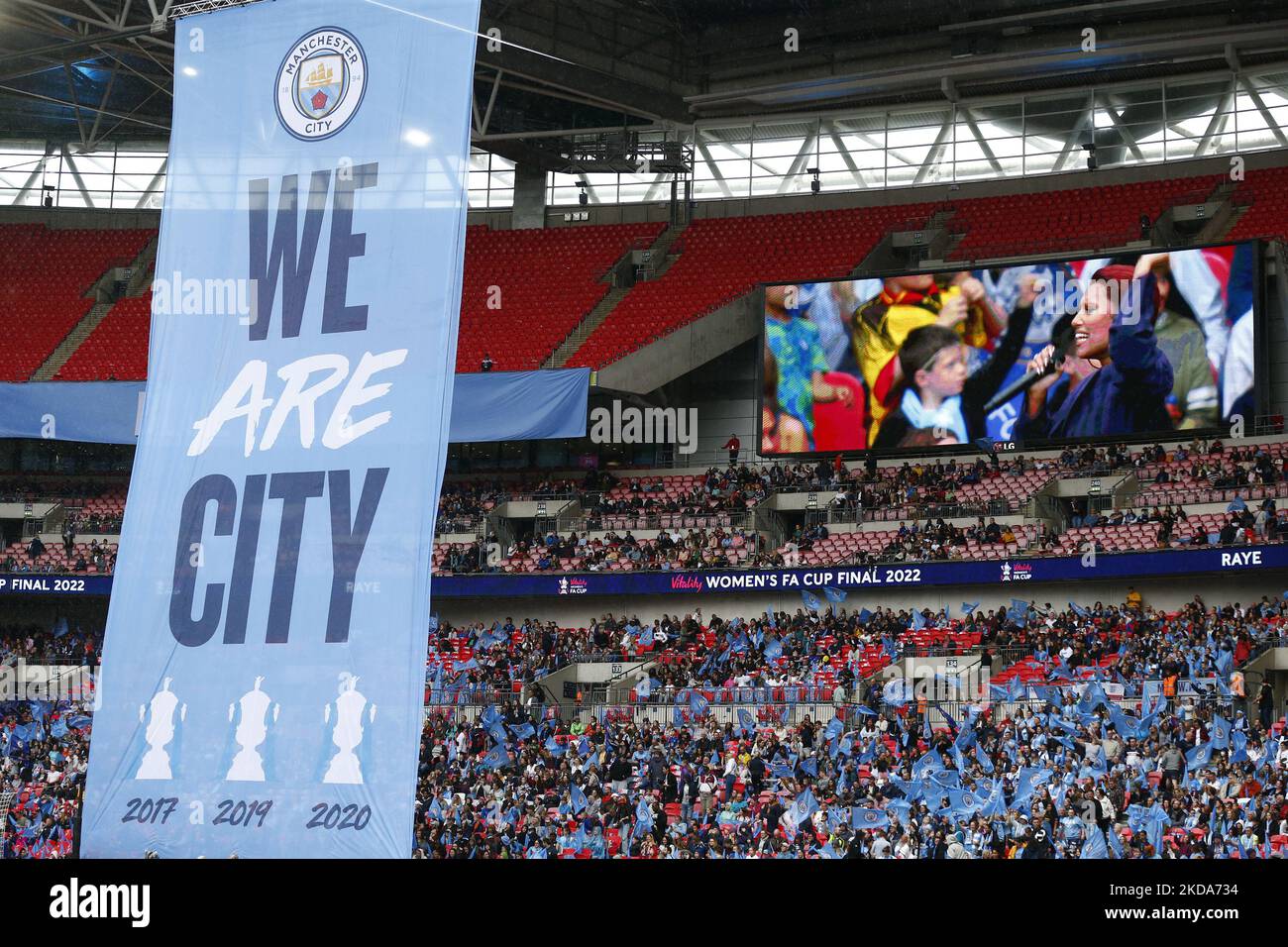 LONDRA, INGHILTERRA - 15 MAGGIO: I fan di Manchester City prima della finale della fa Cup tra le donne di Chelsea e le donne di Manchester City al Wembley Stadium , Londra, Regno Unito 15th maggio , 2022 (Photo by Action Foto Sport/NurPhoto) Foto Stock