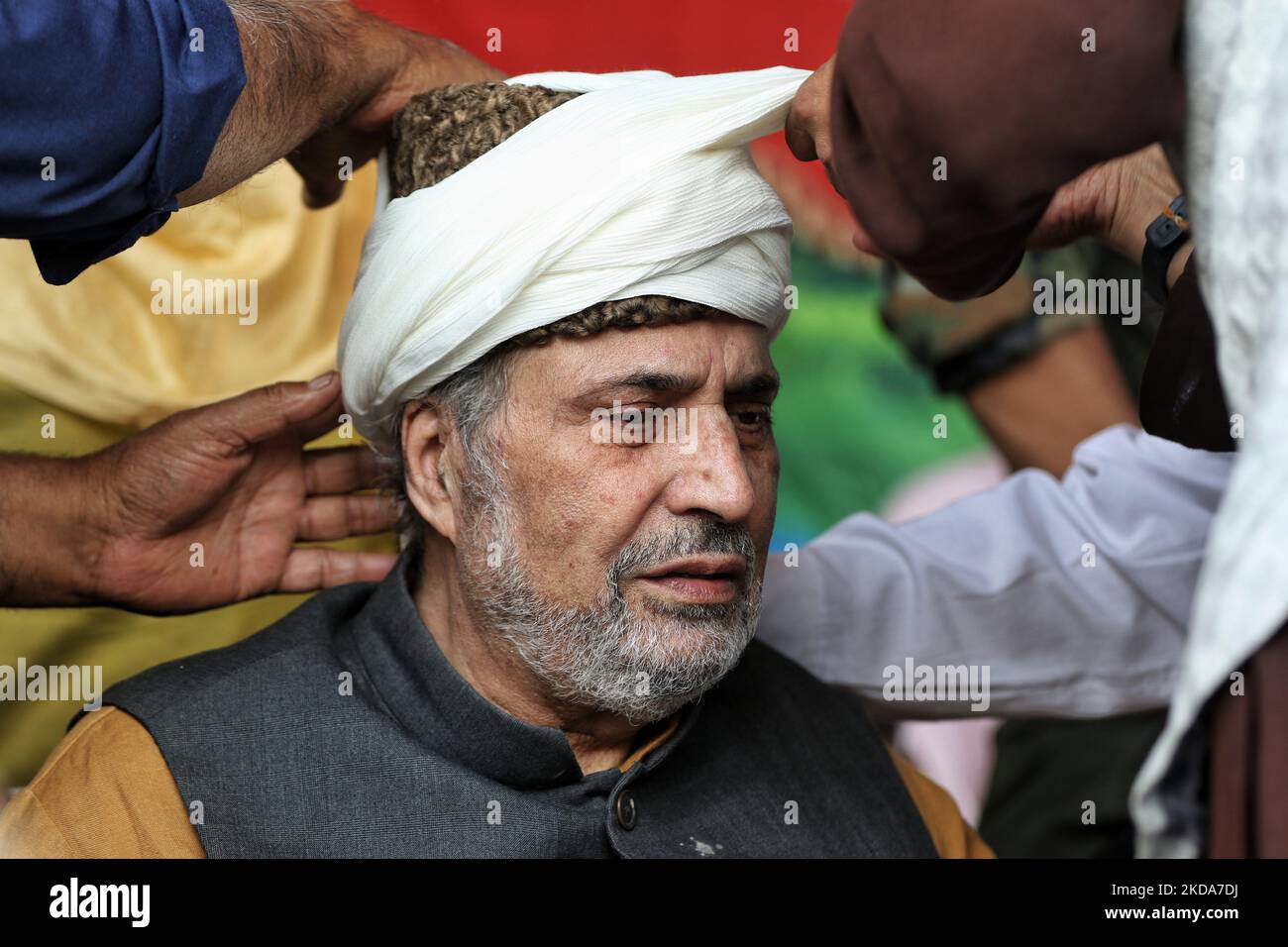 Alto leader politico ed ex vice primo ministro di Jammu e Kashmir Muzaffar Hussain Baig durante un raduno politico a Wagoora Baramulla, Jammu e Kashmir, India, il 17 maggio 2022. (Foto di Nasir Kachroo/NurPhoto) Foto Stock