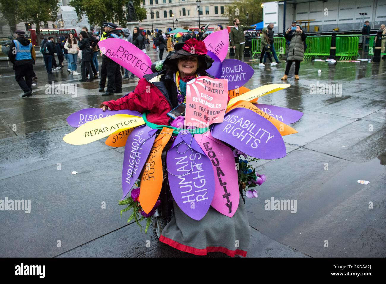 Trafalgar Square, Londra, Regno Unito. 5th novembre 2022. Migliaia di persone si radunano in Trafalgar Square da ogni parte della vita, l'Unione e la classe operaia e i sostenitori si uniscono alla dimostrazione nazionale chiedono ora un'elezione generale a Londra, Regno Unito. Foto Stock