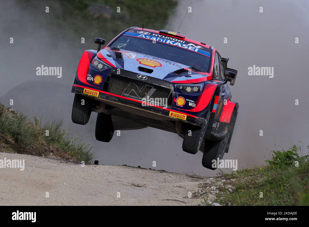 Thierry NEUVILLE (bel) e Martijn WYDAEGHE (bel) in HYUNDAI i20 N Rally 1 del TEAM HYUNDAI SHELL MOBIS WORLD RALLY IN azione durante il SS9 - Vieira do Minho del WRC Vodafone Rally Portogallo 2022 a Matosinhos - Portogallo, il 21 maggio 2022. (Foto di Paulo Oliveira / NurPhoto) Foto Stock