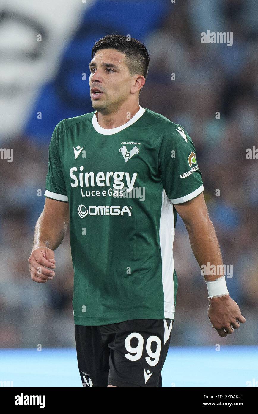 Giovanni Simeone di Hellas Verona guarda durante la Serie Un incontro tra SS Lazio e Hellas Verona il 21 maggio 2022 a Roma. (Foto di Giuseppe Maffia/NurPhoto) Foto Stock