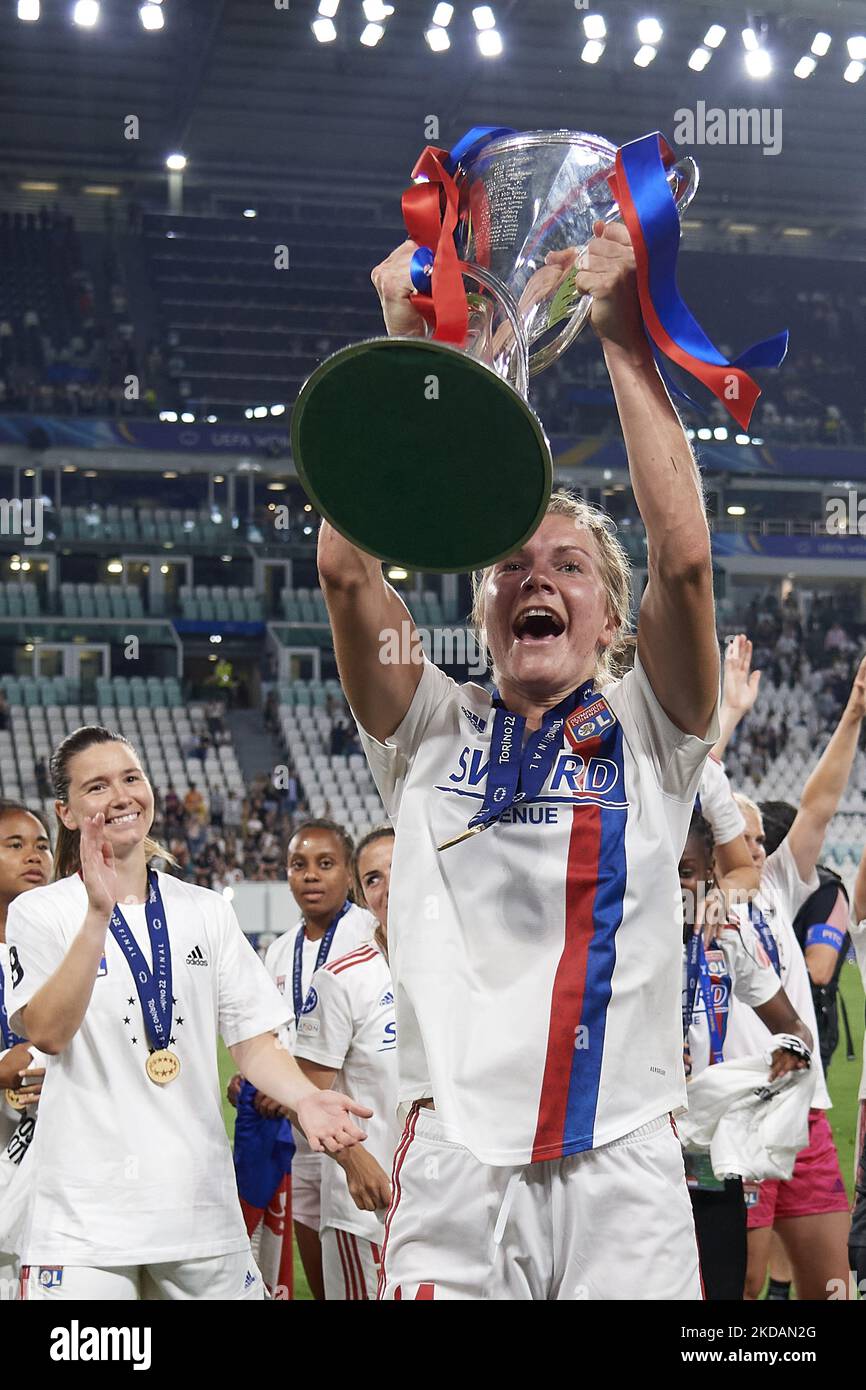 ADA Hegerberg dell'Olympique Lyonnais celebra la vittoria dopo la partita finale della UEFA Women's Champions League tra il FC Barcelona e l'Olympique Lyonnais allo Stadio Juventus il 21 maggio 2022 a Torino. (Foto di Jose Breton/Pics Action/NurPhoto) Foto Stock