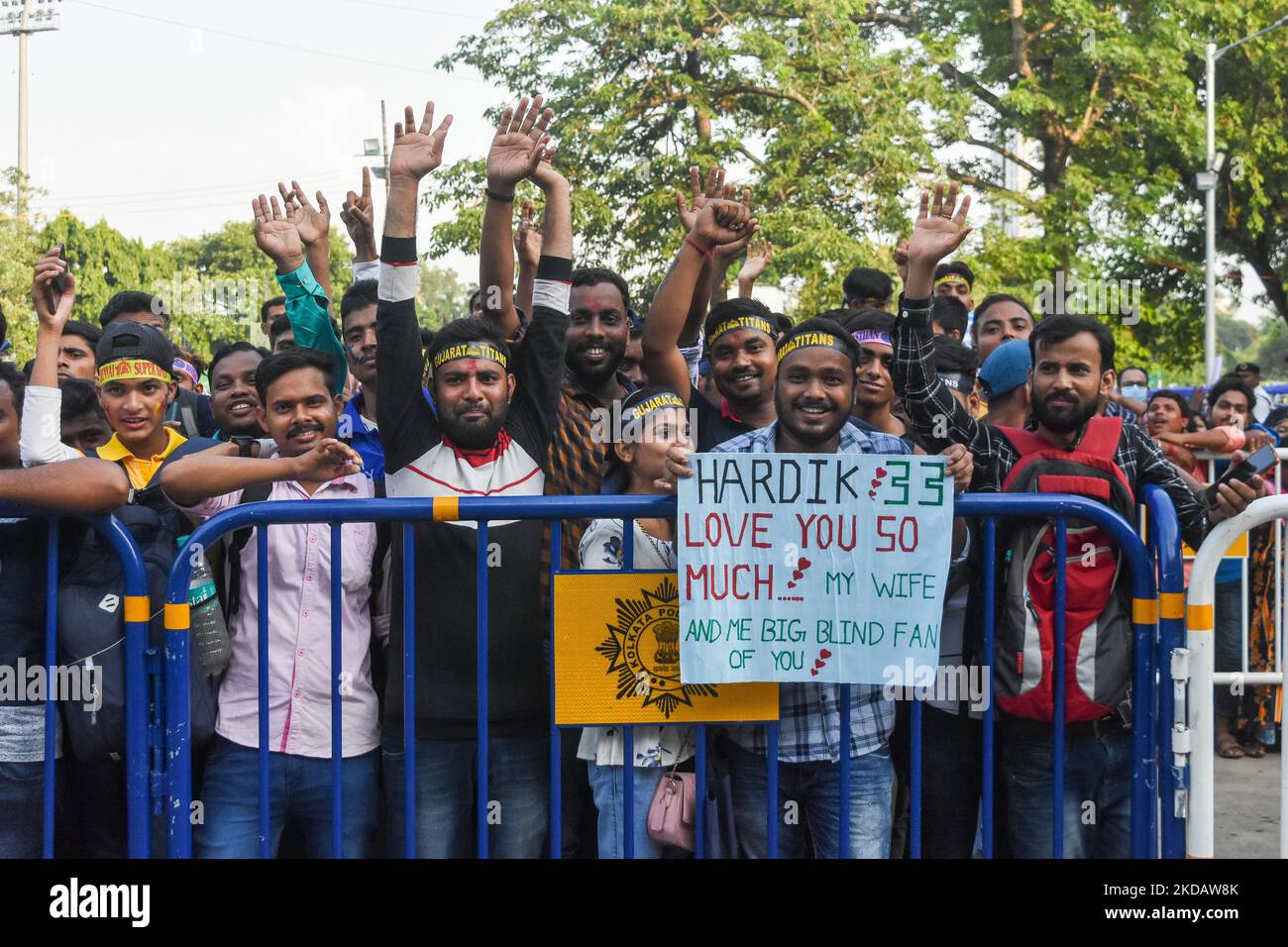 Tifosi come visto fuori Eden Gardens stadio a Kolkata , India , il 24 maggio 2022 . (Foto di Debarchan Chatterjee/NurPhoto) Foto Stock