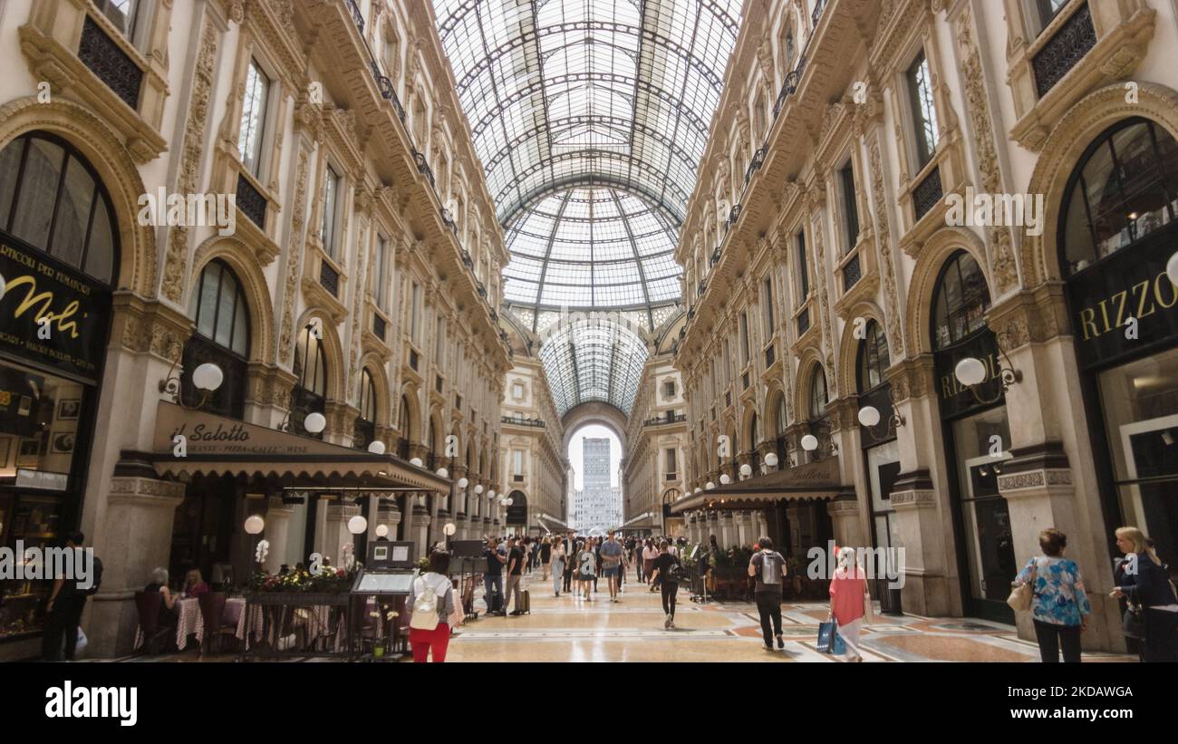 Galleria Vittorio Emanuele è stata visitata a Milano il 24 maggio 2022. Questa galleria è uno dei luoghi più turistici della città di Milano. (Foto di Lorenzo di Cola/NurPhoto) Foto Stock