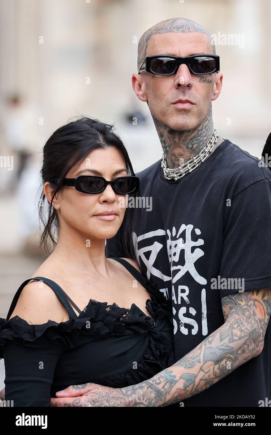 Kourtney Kardashian e Travis Barker sono visti in Piazza Duomo il 26 maggio 2022 a Milano (Foto di Alessandro Bremec/NurPhoto) Foto Stock
