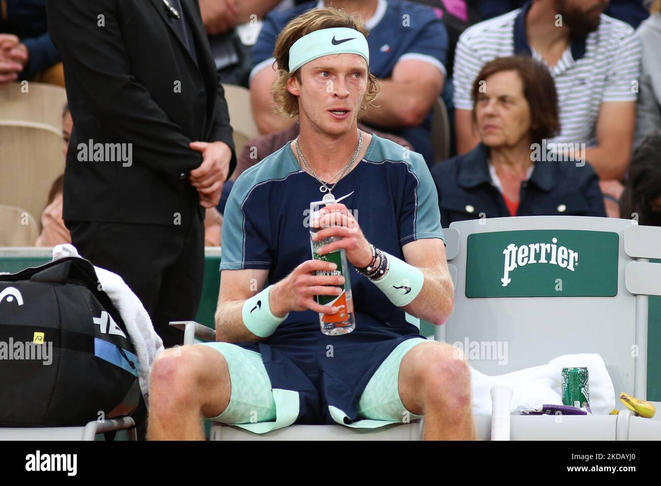 Andrey Rublev durante la sua partita contro Federico Delbonis nella corte di Simonne Mathieu nel 2022° giorno delle finali francesi aperte. (Foto di Ibrahim Ezzat/NurPhoto) Foto Stock