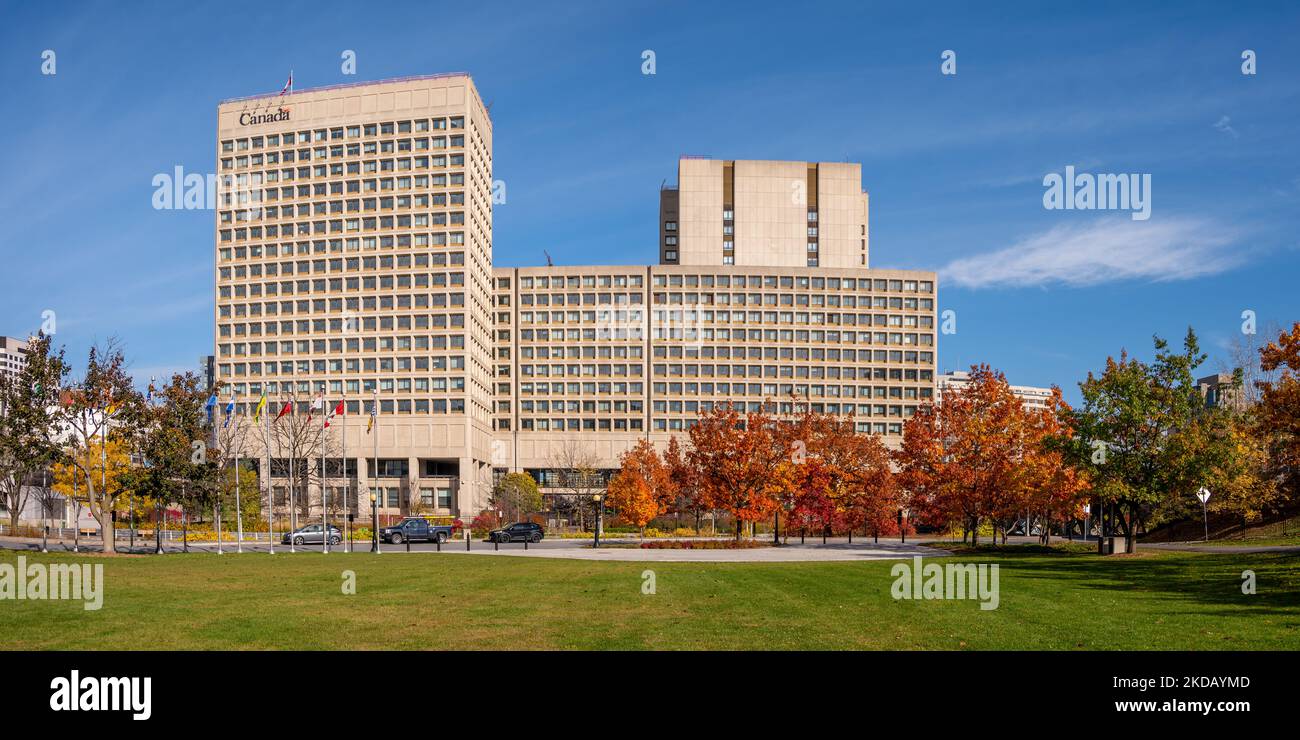 Ottawa, Ontario - 21 ottobre 2022: Dipartimento della Difesa Nazionale sede a Ottawa, Canada. Foto Stock