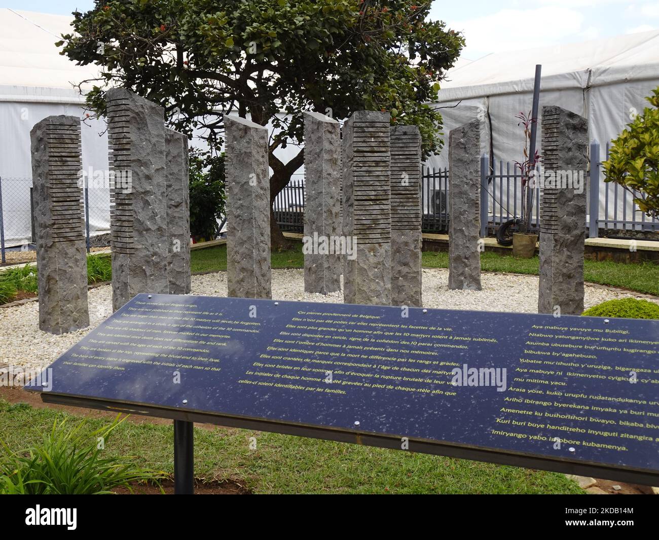 Memoriale belga del campo Kigali, nel centro della città di Kigali, Rwanda Memoriale belga del campo Kigali , Kigali , Rwanda, dove dieci soldati belgi della pace delle Nazioni Unite sono stati assassinati dagli estremisti hutu per provocare il ritiro delle forze dell'ONU, Che ha poi liberato la strada alla piena apertura del genocidio ruandese. Foto Stock