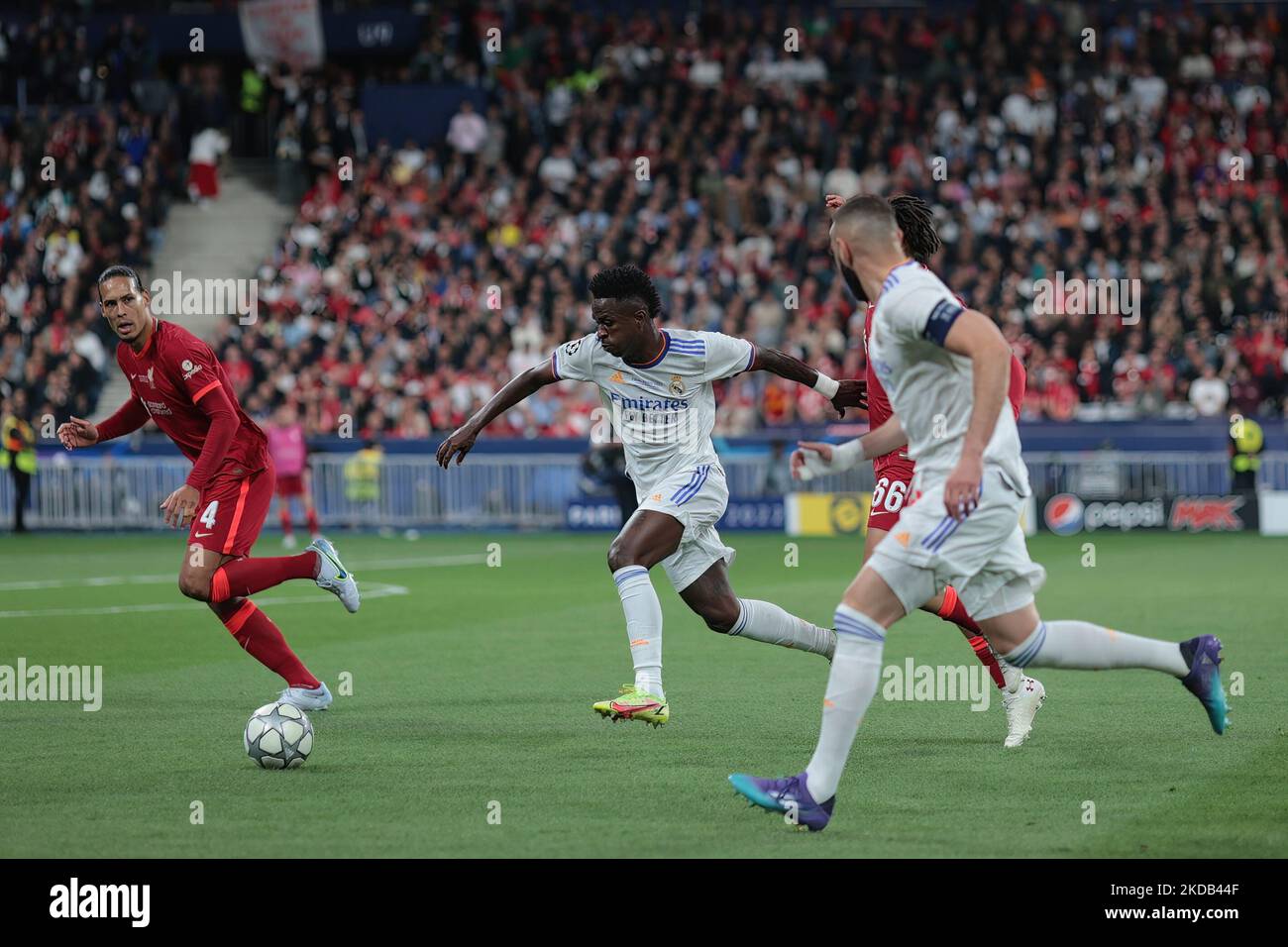 La VinÃ­cius JÃºnior del Real Madrid attacca durante la finale della UEFA Champions League tra Liverpool e il Real Madrid allo Stade de France, Parigi, sabato 28th maggio 2022. (Foto di Pat Scaasi/MI News/NurPhoto) Foto Stock