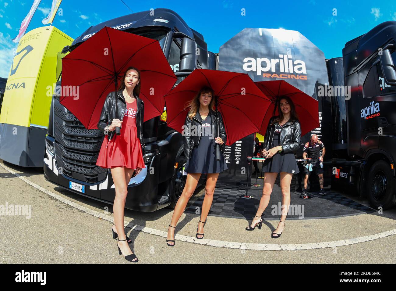 Aprilia Racing Aprilia Grid girl passeggia nel paddock durante il Campionato del mondo MotoGP Gran Premio dâ Italia Oakley Race il 29 maggio 2022 al circuito Internazionale del Mugello di Scarperia (Fi) (Foto di Alessio Marini/LiveMedia/NurPhoto) Foto Stock