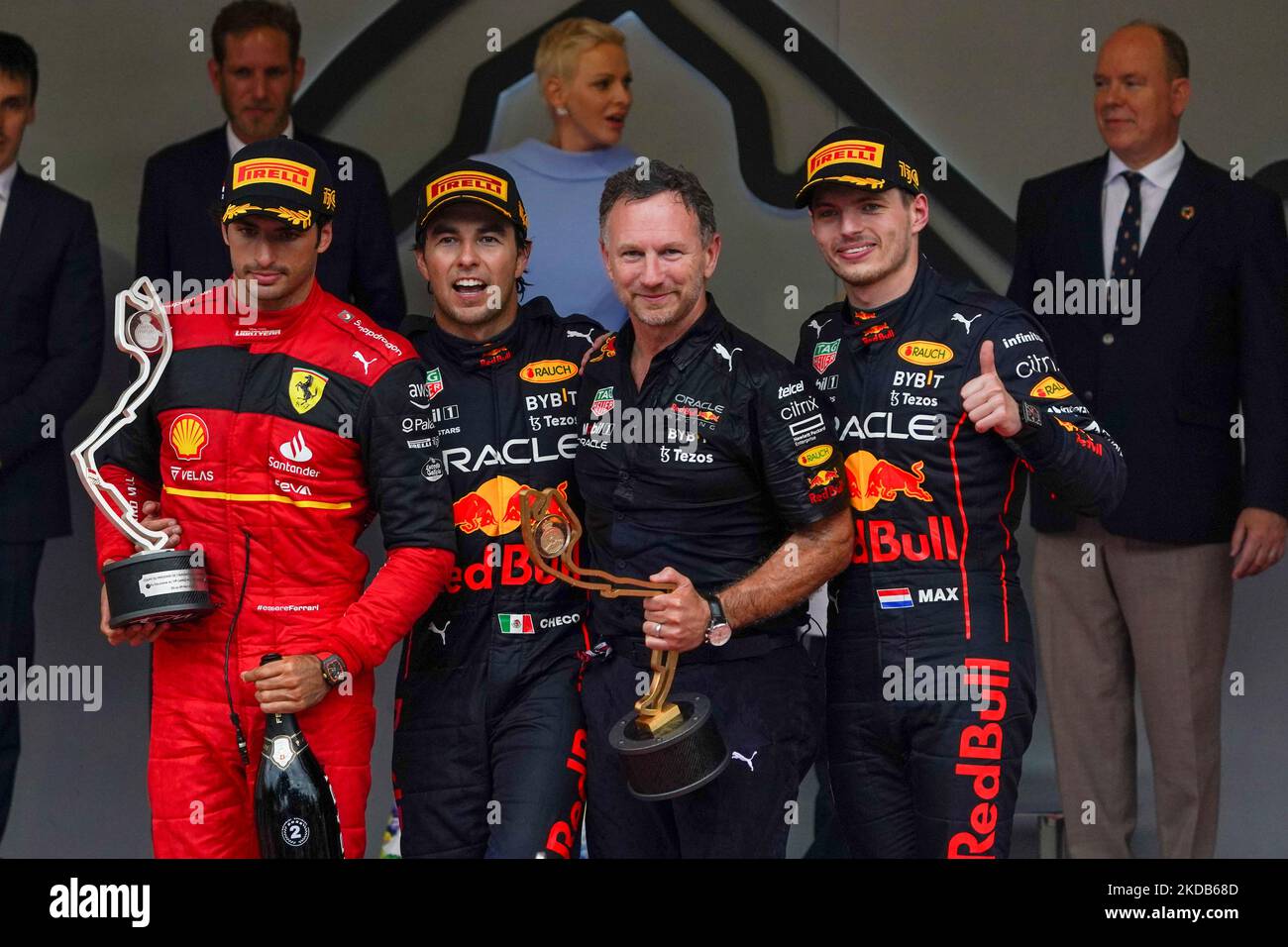 Sergio Perez del Messico alla guida della (11) Oracle Red Bull Racing RB18 Red Bull RBPTH001, Max Verstappen dell'Olanda alla guida della (1) Oracle Red Bull Racing RB18 Red Bull RBPTH001, Carlos Sainz Jr. Di Spagna guida la (55) Scuderia Ferrari F1-75 Ferrari 066/7 e Christian Horner durante il Gran Premio di Formula 1 De Monaco il 27-28 maggio 2022 a Montecarlo, Monaco. (Foto di Alessio Morgese/NurPhoto) Foto Stock