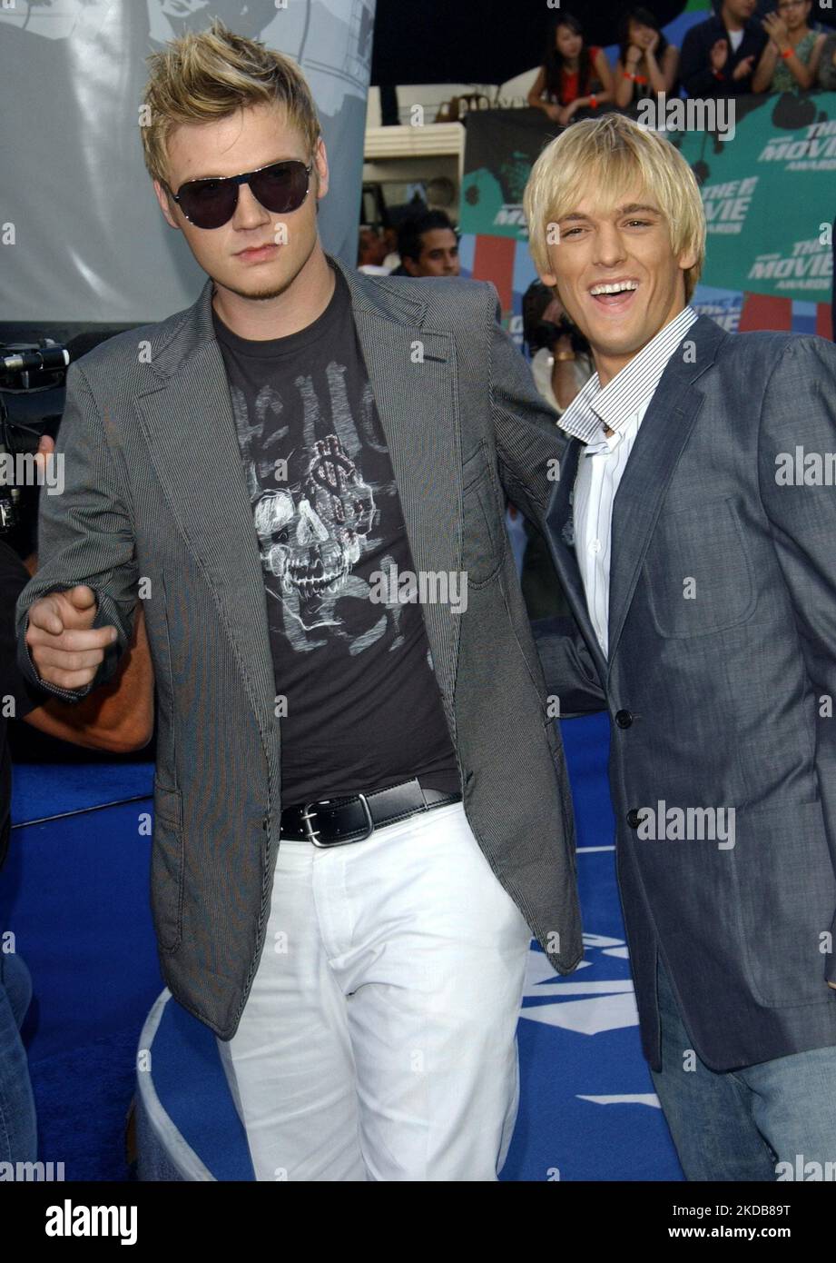 Foto del file datata 4/6/2006 di Nick (a sinistra) e Aaron carter arrivano per gli MTV Movie Awards presso i Sony Picture Studios di Culver City LA, USA. Aaron carter, cantante e fratello di Nick carter, membro dei Backstreet Boys, è morto a 34 anni, i suoi rappresentanti hanno confermato. Data di emissione: Sabato 5 novembre 2022. Foto Stock